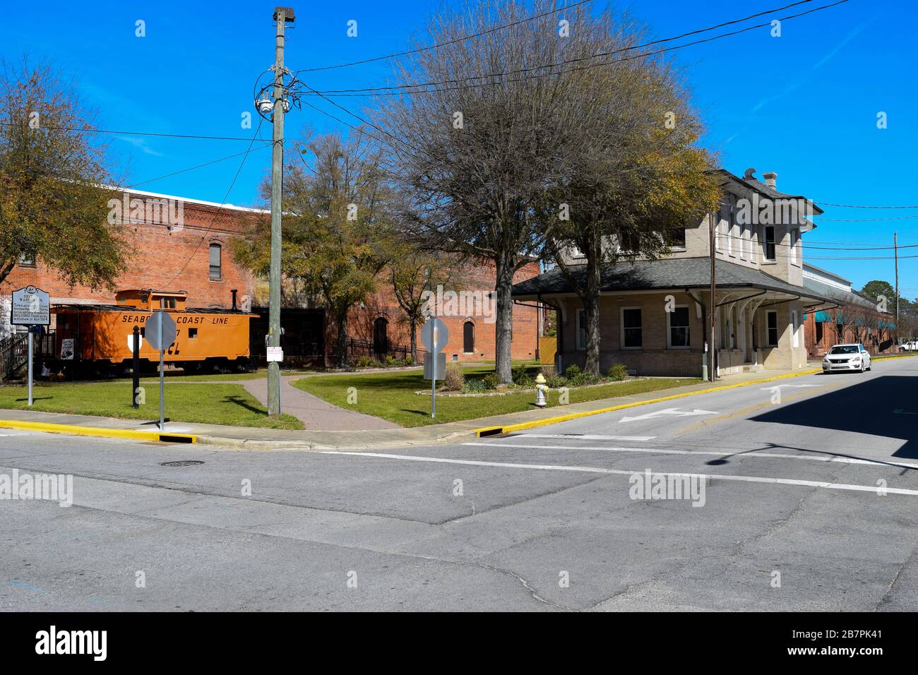 Das Old Train Depot und eine Caboose, die als Underground Railroad Museum in Washington, North Carolina USA, fungiert. Stockfoto
