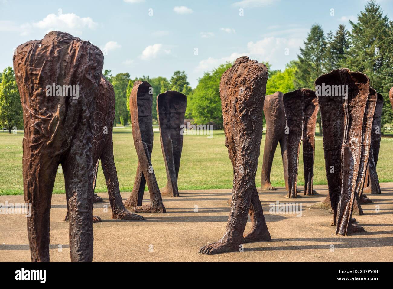 "Die unerkannten", eine Skulptur von Magdalena Abakanowicz, im Zitadellenpark in Posen, Polen 2019. Stockfoto "Die unerkannten", eine Skulptur von Magdalena Abakanowicz, im Zitadellenpark in Posen, Polen 2019. Stockfoto