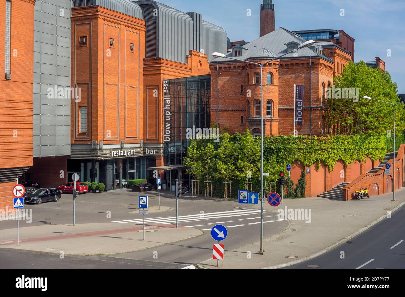 Das Äußere des Einkaufs-, Kunst- und Handelszentrums 'Stary Browar' in Posen, Polen 2019. Stockfoto