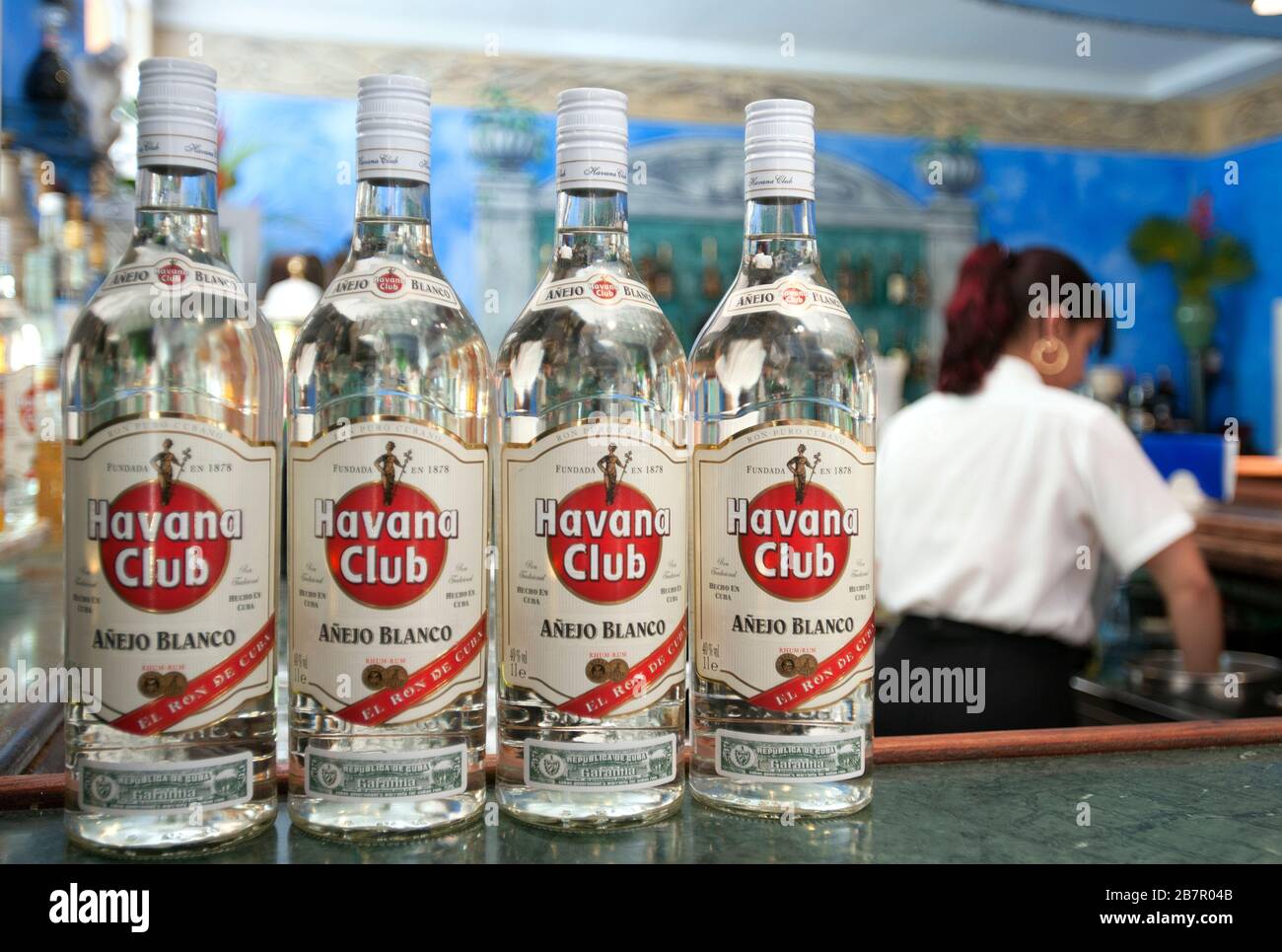 Flaschen Havanna Club Rum an der Bar, Kuba Stockfoto