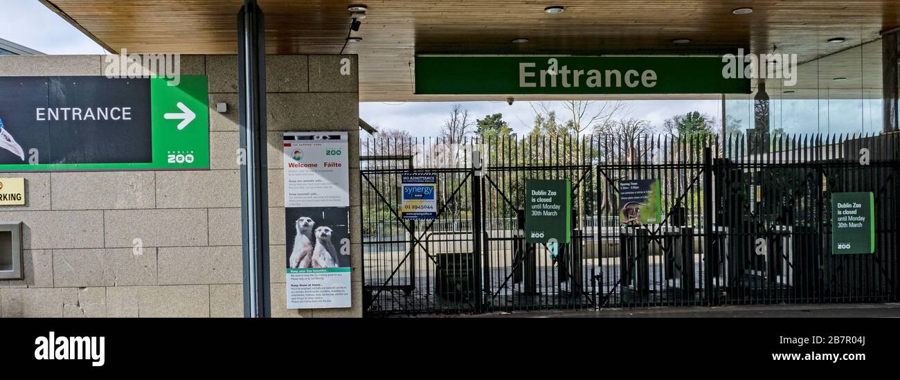 Der Eintritt zum Zoo von Dublin im Phoenix Park, Irland, mit einem Schild, das bis zum 29. März 2020 geschlossen ist. Stockfoto