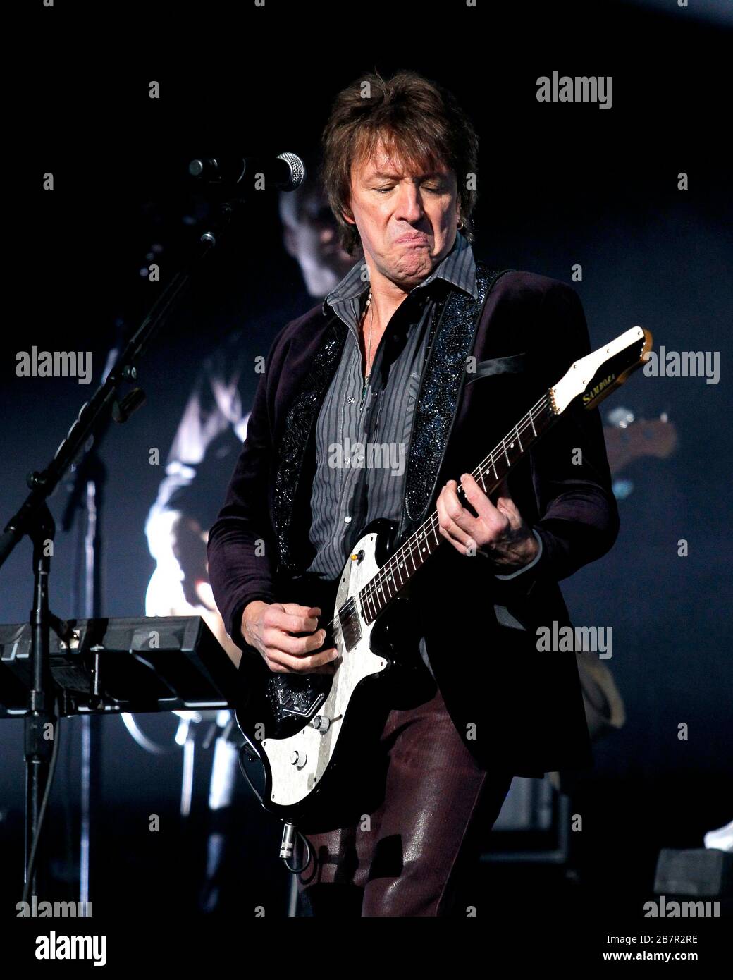 Richie Sambora tritt mit Jon Bon Jovi, David Bryan, Tico Torres und dem Rest der Band im BB&T Center in Sunrise, Florida auf. Stockfoto Richie Sambora tritt mit Jon Bon Jovi, David Bryan, Tico Torres und dem Rest der Band im BB&T Center in Sunrise, Florida auf. Stockfoto