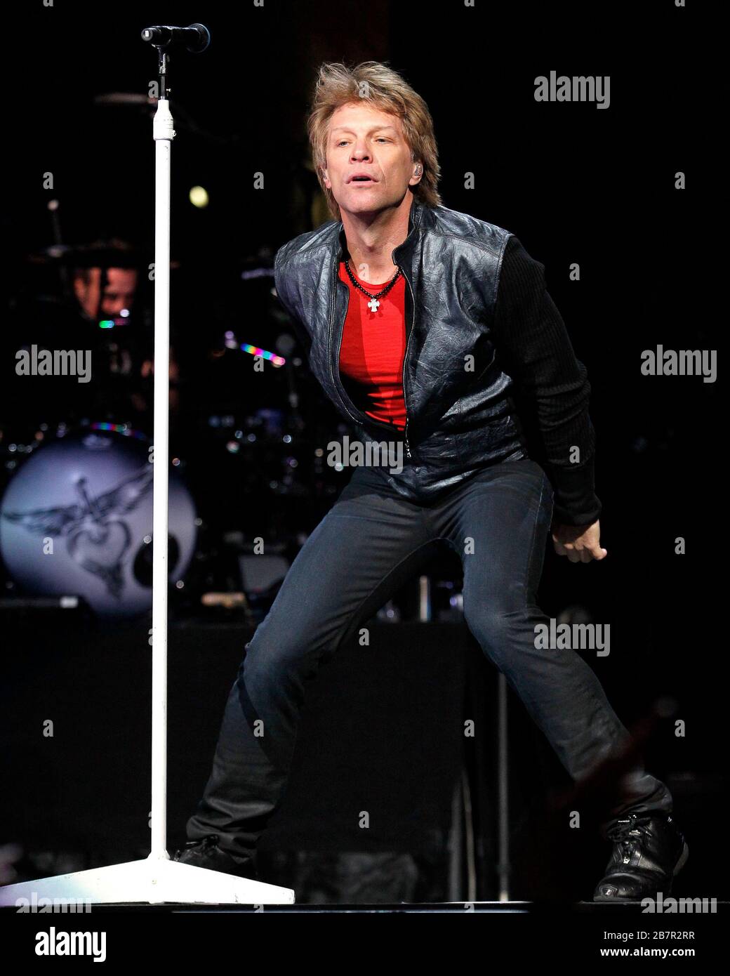 Jon Bon Jovi tritt an seinem Geburtstag im BB&T Center in Sunrise, Florida, mit Richie Sambora, David Bryan, Tico Torres und dem Rest der Band auf. Stockfoto Jon Bon Jovi tritt an seinem Geburtstag im BB&T Center in Sunrise, Florida, mit Richie Sambora, David Bryan, Tico Torres und dem Rest der Band auf. Stockfoto