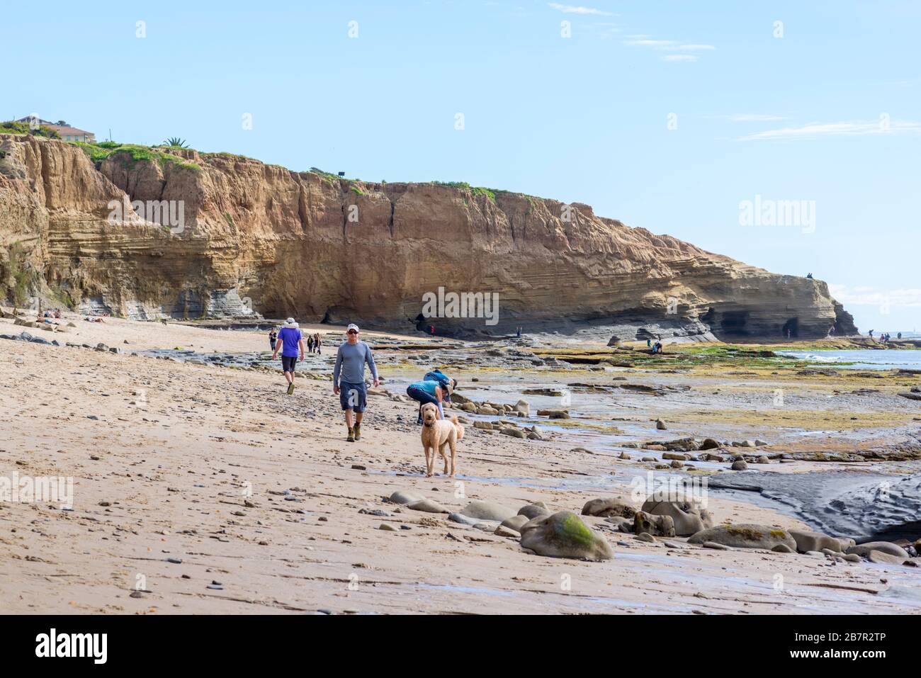 Küstenszene an einem Winternachmittag im Sunset Cliffs Natural Park. San Diego, CA, USA. Dieser Ort wird North Garbage Beach genannt. Stockfoto