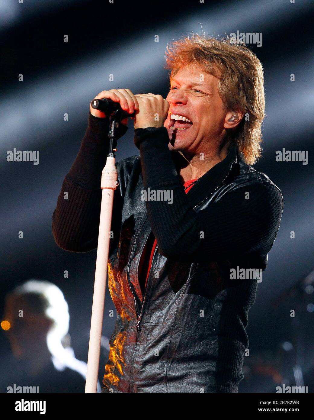 Jon Bon Jovi tritt an seinem Geburtstag im BB&T Center in Sunrise, Florida, mit Richie Sambora, David Bryan, Tico Torres und dem Rest der Band auf. Stockfoto Jon Bon Jovi tritt an seinem Geburtstag im BB&T Center in Sunrise, Florida, mit Richie Sambora, David Bryan, Tico Torres und dem Rest der Band auf. Stockfoto