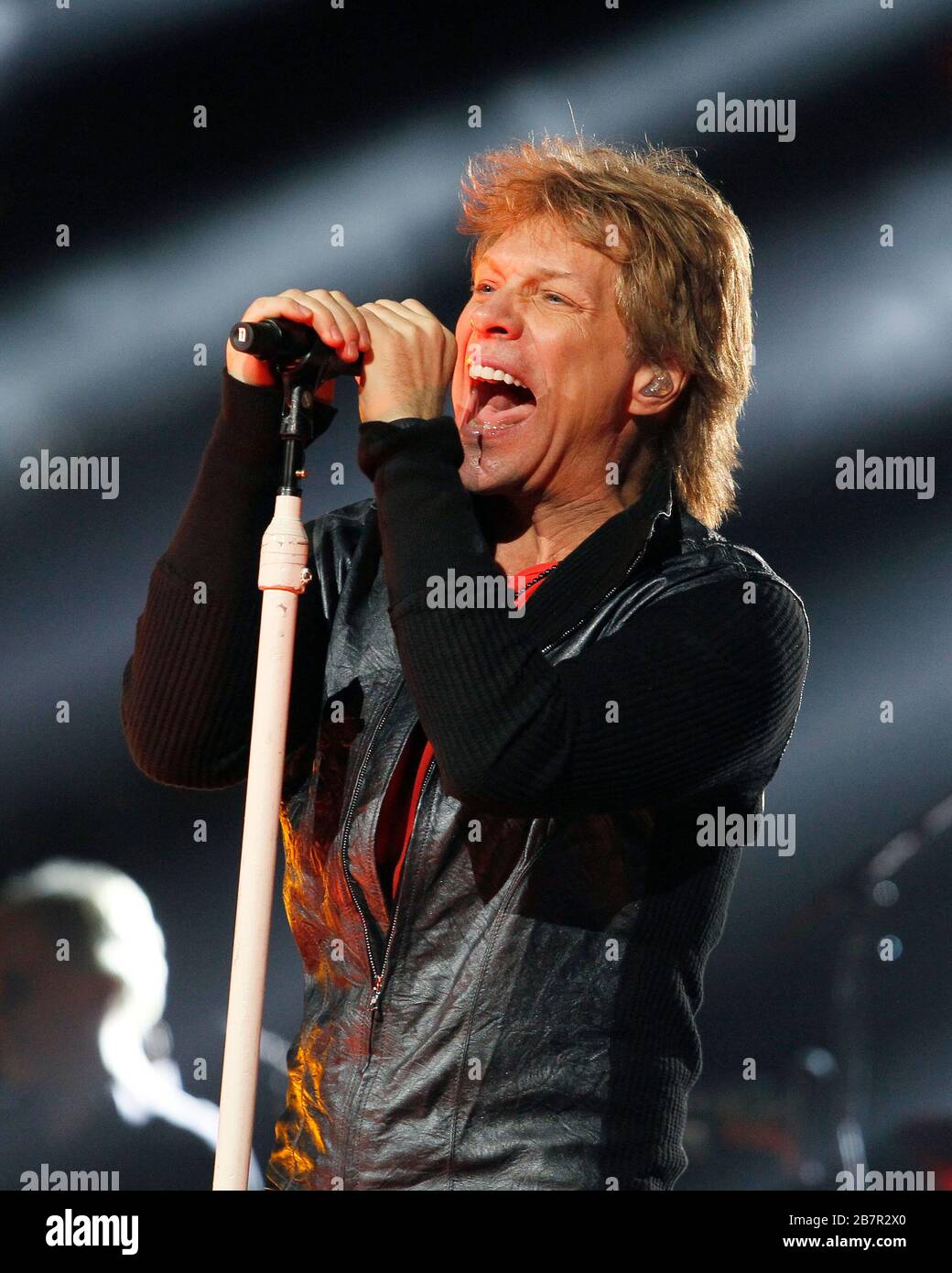Jon Bon Jovi tritt an seinem Geburtstag im BB&T Center in Sunrise, Florida, mit Richie Sambora, David Bryan, Tico Torres und dem Rest der Band auf. Stockfoto Jon Bon Jovi tritt an seinem Geburtstag im BB&T Center in Sunrise, Florida, mit Richie Sambora, David Bryan, Tico Torres und dem Rest der Band auf. Stockfoto