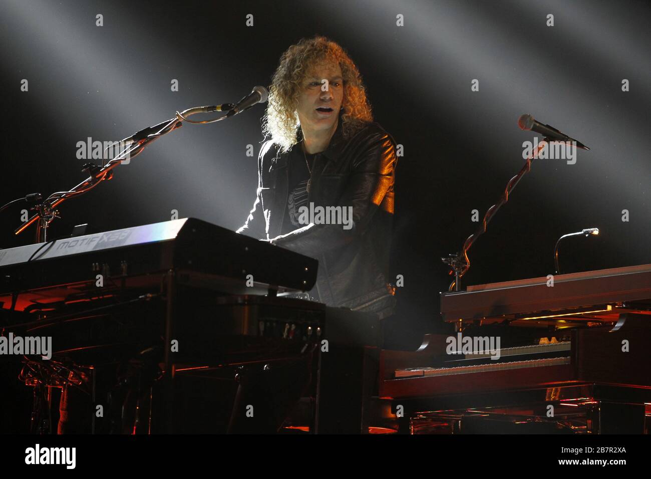 Jon Bon Jovi tritt an seinem Geburtstag im BB&T Center in Sunrise, Florida, mit Richie Sambora, David Bryan, Tico Torres und dem Rest der Band auf. Stockfoto Jon Bon Jovi tritt an seinem Geburtstag im BB&T Center in Sunrise, Florida, mit Richie Sambora, David Bryan, Tico Torres und dem Rest der Band auf. Stockfoto