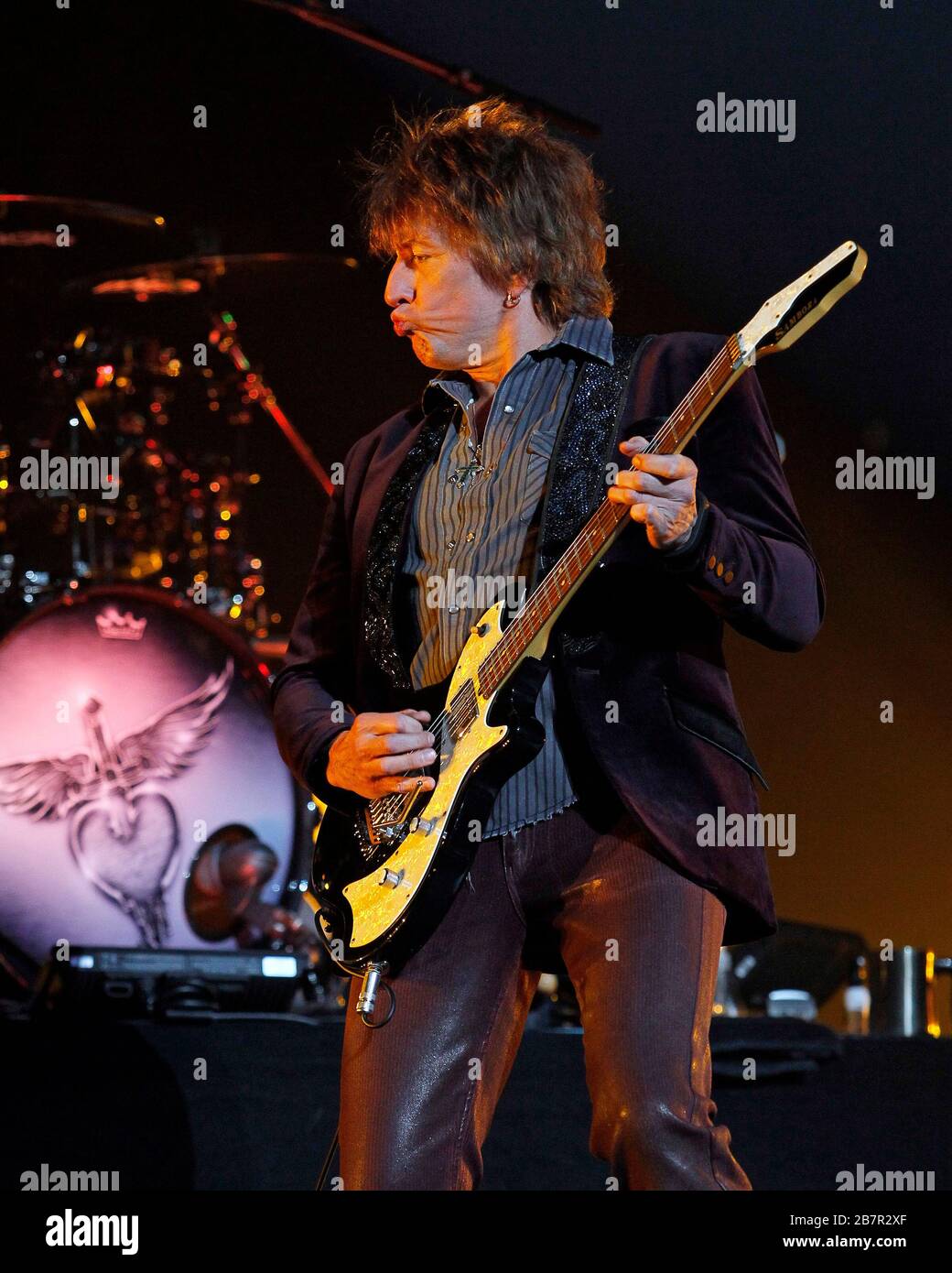 Richie Sambora tritt mit Jon Bon Jovi, David Bryan, Tico Torres und dem Rest der Band im BB&T Center in Sunrise, Florida auf. Stockfoto Richie Sambora tritt mit Jon Bon Jovi, David Bryan, Tico Torres und dem Rest der Band im BB&T Center in Sunrise, Florida auf. Stockfoto