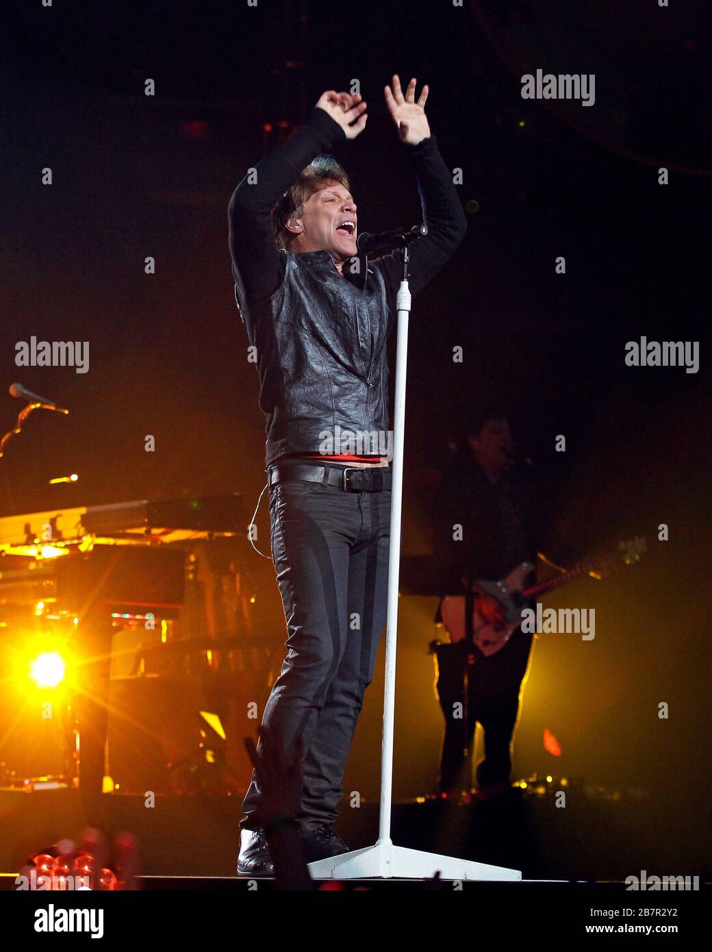 Jon Bon Jovi tritt an seinem Geburtstag im BB&T Center in Sunrise, Florida, mit Richie Sambora, David Bryan, Tico Torres und dem Rest der Band auf. Stockfoto