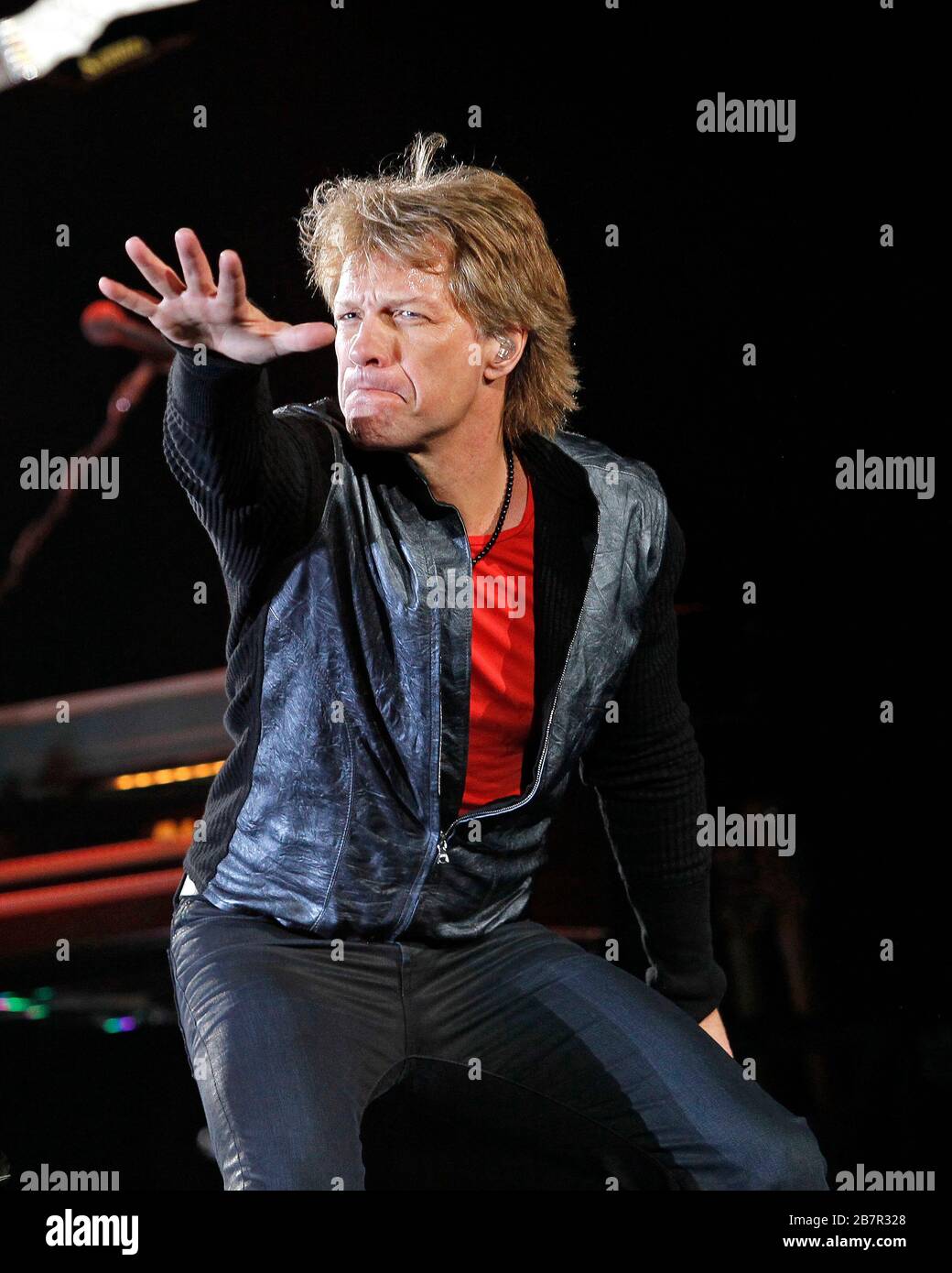 Jon Bon Jovi tritt an seinem Geburtstag im BB&T Center in Sunrise, Florida, mit Richie Sambora, David Bryan, Tico Torres und dem Rest der Band auf. Stockfoto Jon Bon Jovi tritt an seinem Geburtstag im BB&T Center in Sunrise, Florida, mit Richie Sambora, David Bryan, Tico Torres und dem Rest der Band auf. Stockfoto