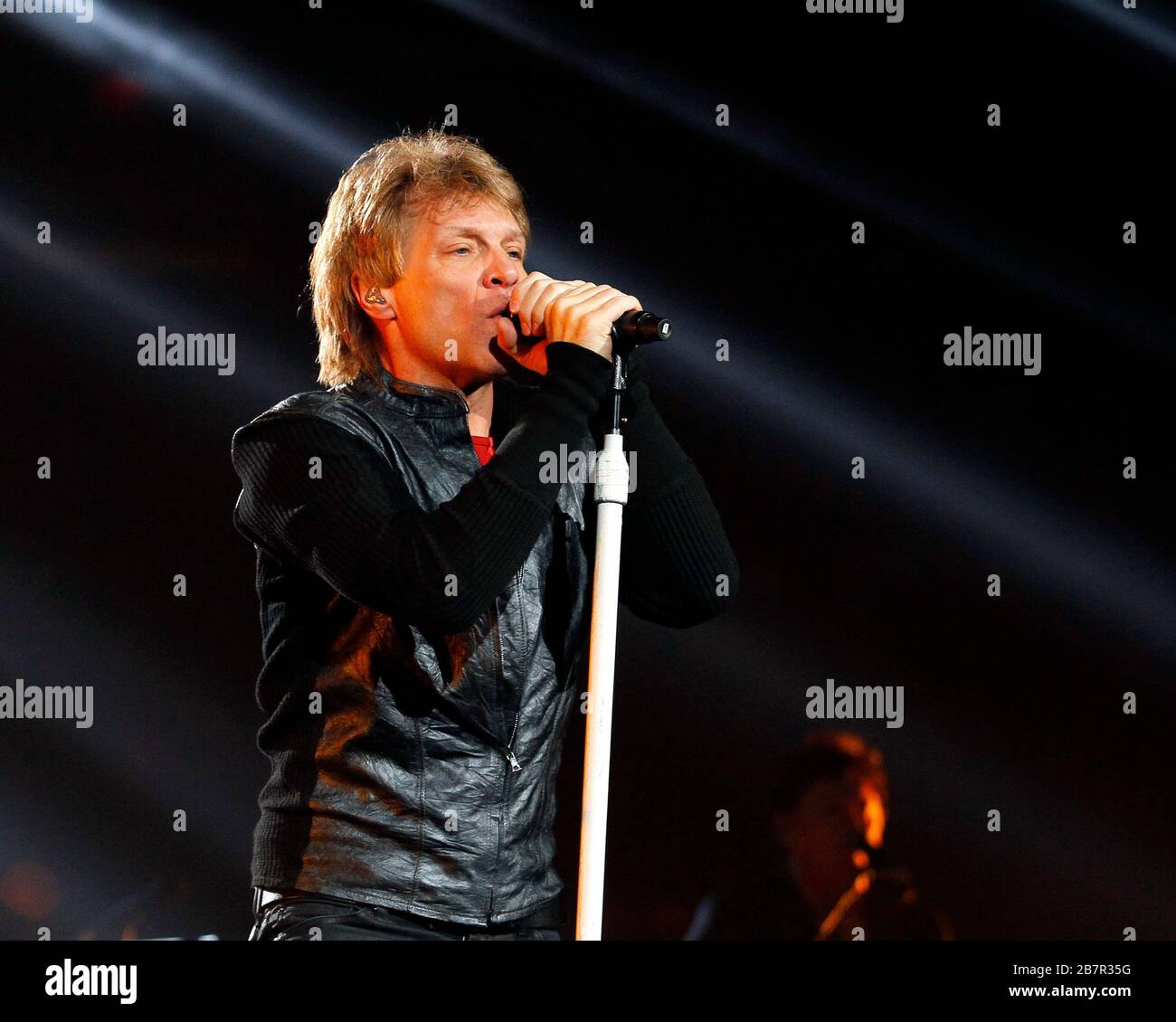 Jon Bon Jovi tritt an seinem Geburtstag im BB&T Center in Sunrise, Florida, mit Richie Sambora, David Bryan, Tico Torres und dem Rest der Band auf. Stockfoto Jon Bon Jovi tritt an seinem Geburtstag im BB&T Center in Sunrise, Florida, mit Richie Sambora, David Bryan, Tico Torres und dem Rest der Band auf. Stockfoto