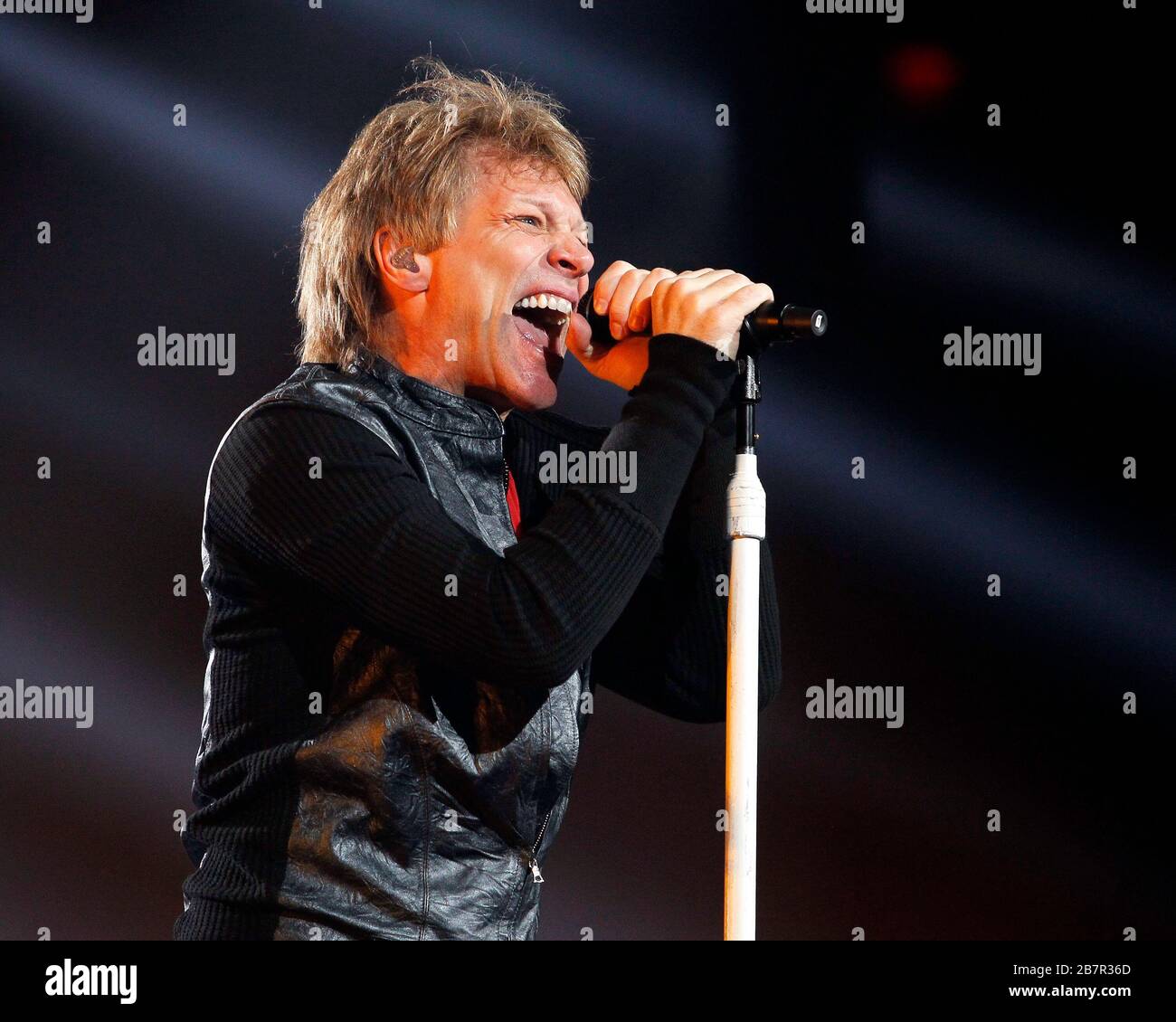 Jon Bon Jovi tritt an seinem Geburtstag im BB&T Center in Sunrise, Florida, mit Richie Sambora, David Bryan, Tico Torres und dem Rest der Band auf. Stockfoto Jon Bon Jovi tritt an seinem Geburtstag im BB&T Center in Sunrise, Florida, mit Richie Sambora, David Bryan, Tico Torres und dem Rest der Band auf. Stockfoto
