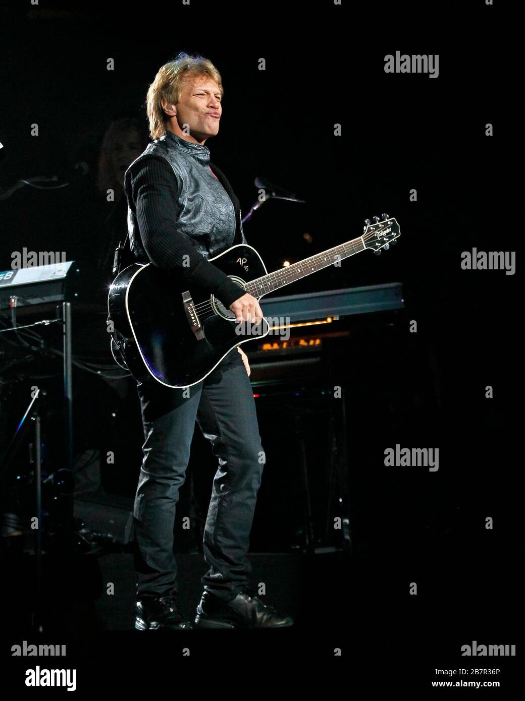 Jon Bon Jovi tritt an seinem Geburtstag im BB&T Center in Sunrise, Florida, mit Richie Sambora, David Bryan, Tico Torres und dem Rest der Band auf. Stockfoto