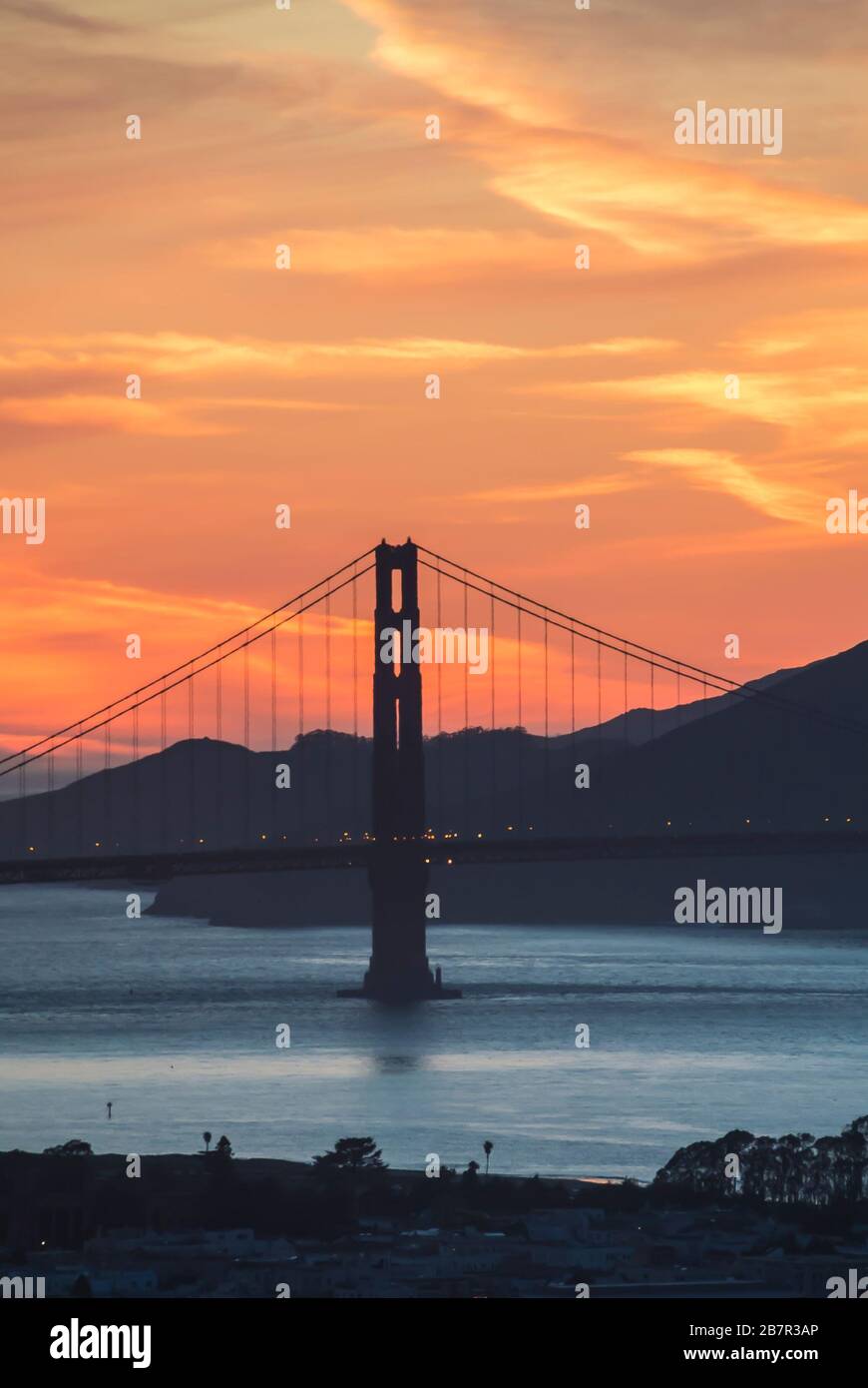 Blick auf die Golden Gate Bridge bei Sonnenuntergang - San Francisco Stockfoto