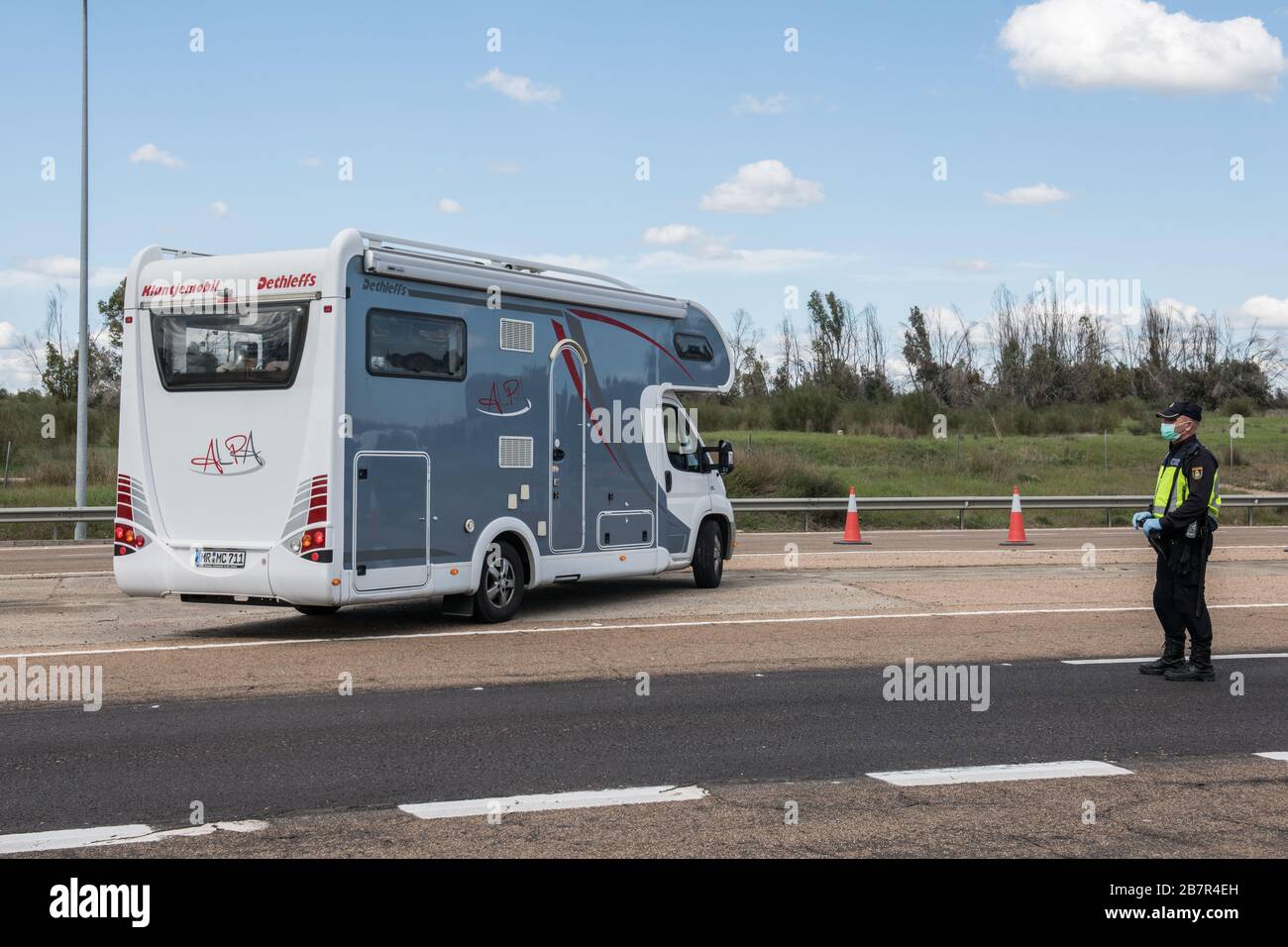 Die Grenzkontrollen zwischen Spanien und Portugal sind auf die COVID19 abgewinkt. Stockfoto