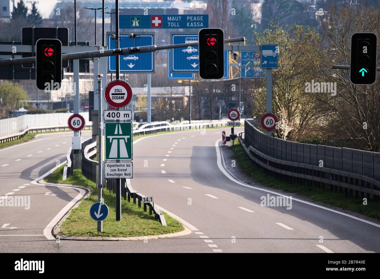 Konstanz, Deutschland, sehr wenig Verkehr an der Hauptgrenze zur schweiz aufgrund von Pandemia-Einschränkungen Stockfoto