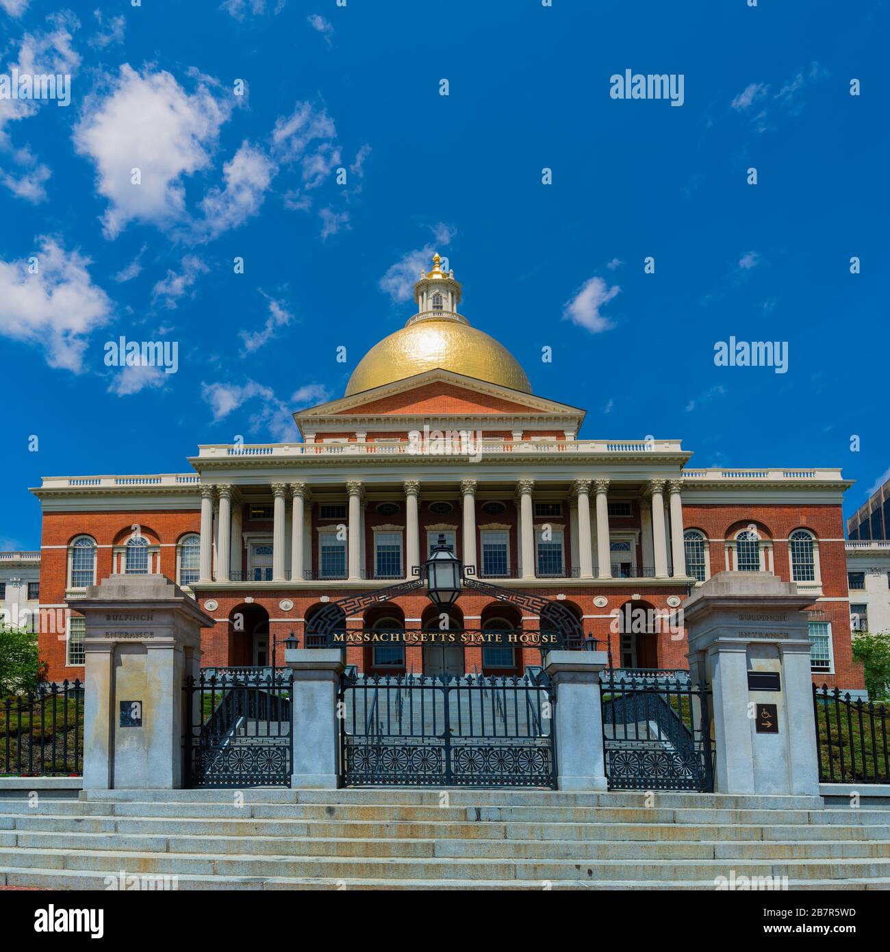 Massachusetts State House mit blauem Himmel Stockfoto