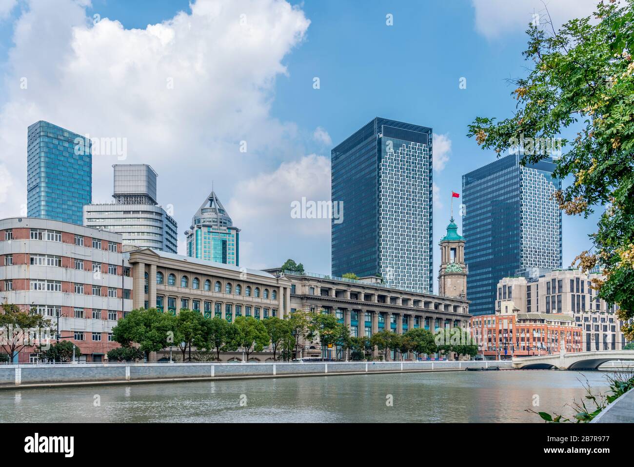 Skyline in Shanghai in der Nähe des Flusses Suzhou, China Stockfoto