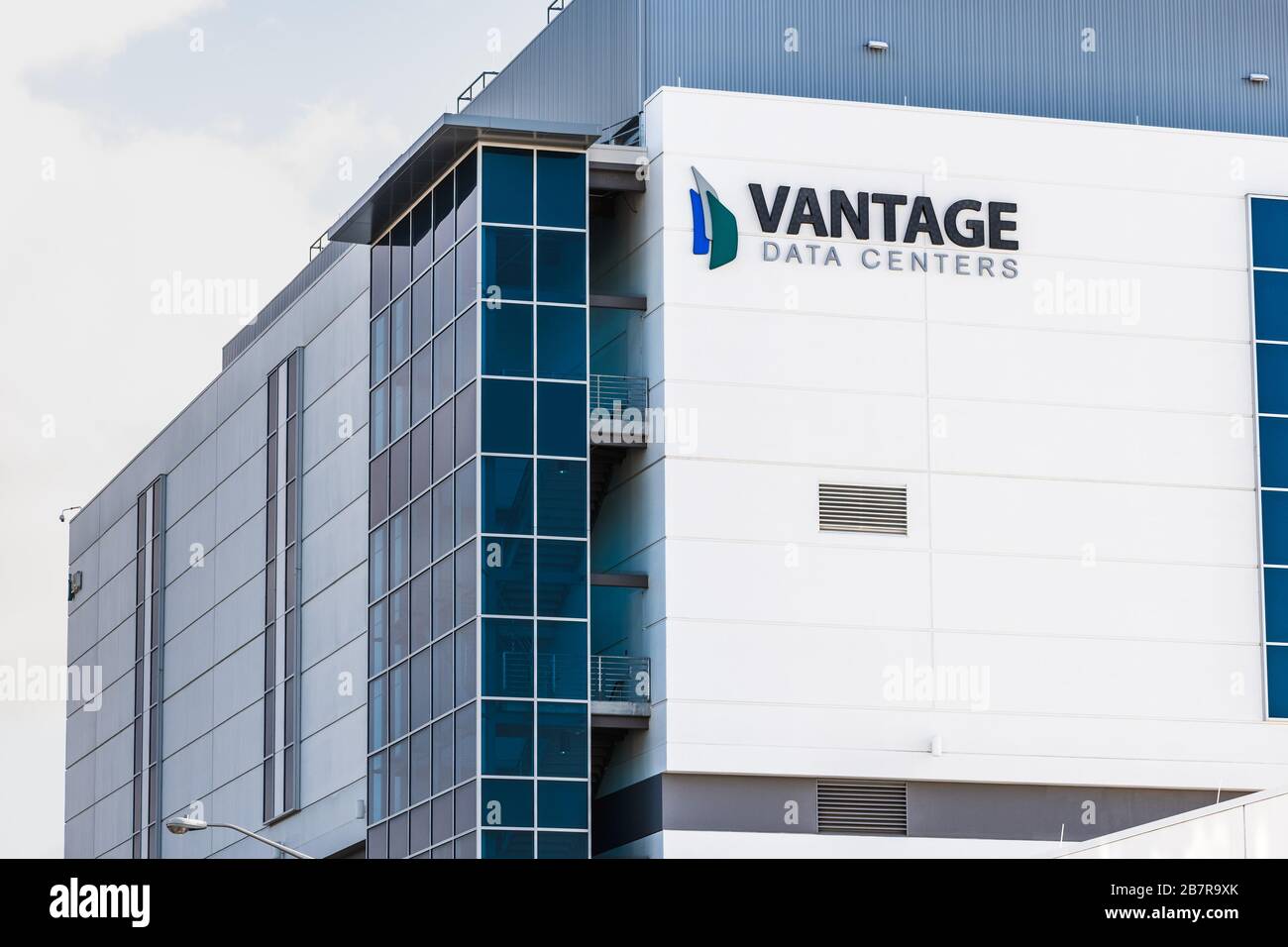 13. März 2020 Santa Clara/CA/USA - Vantage Data Centers location in Silicon Valley; Vantage Data Centers LLC ist ein amerikanisches Unternehmen, das es bereitstellt Stockfoto