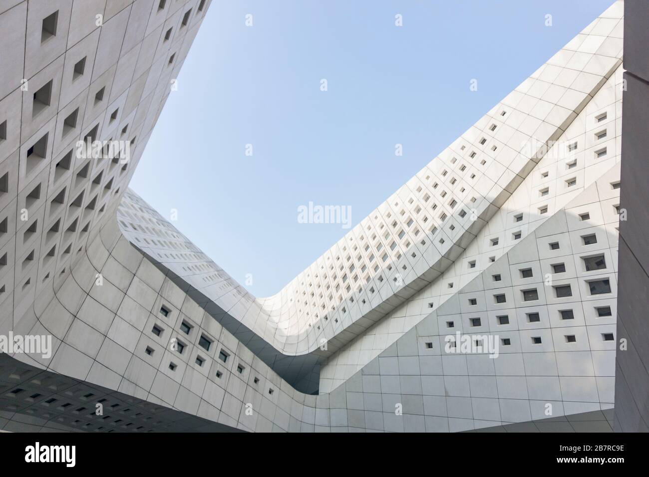 Nanjing, China-23. Dezember 2018:Nanjing International Youth Culture Centre, das von Zaha Hadid Architects entworfen wurde. Stockfoto