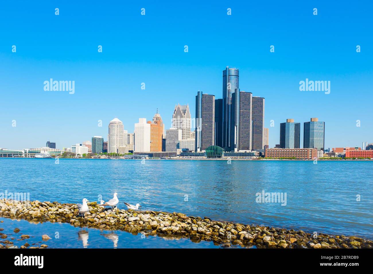 Detroit Skyline mit blauem Himmel Stockfoto