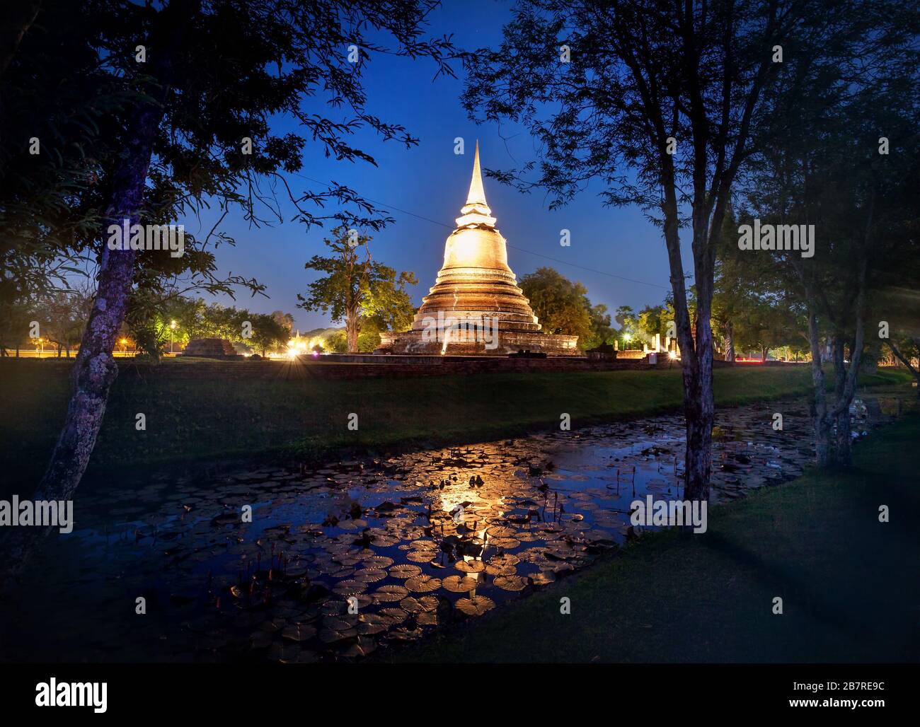 Goldenen Stupa buddhistischen Tempel in Sukhothai historischen Park, Thailand Stockfoto