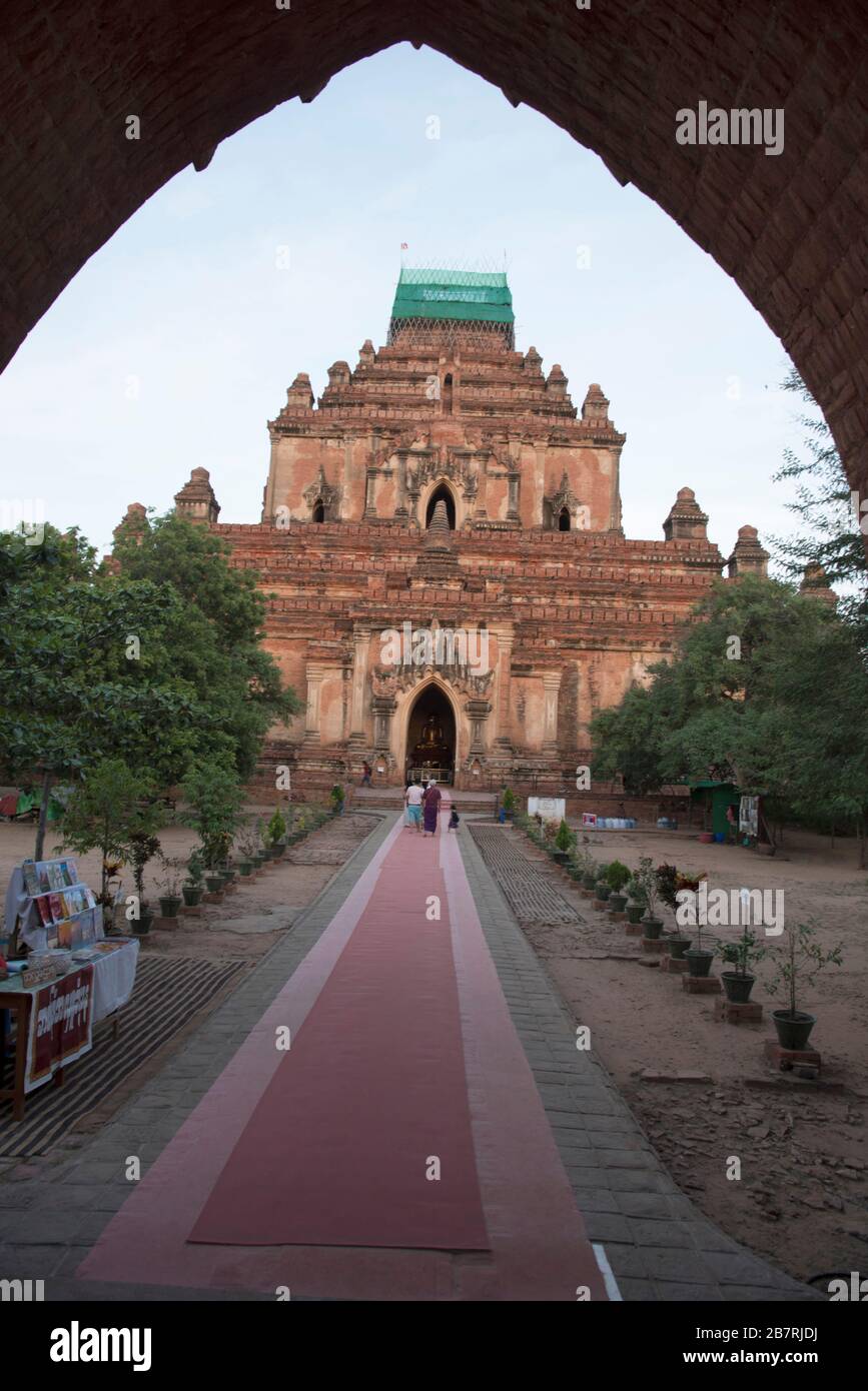 Myanmar: Bagan - Generalansicht des Tempels von Sulamani Phaya. Bild von der Eingangshalle. Stockfoto