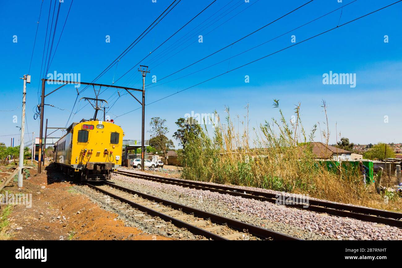 Soweto, Südafrika - 08 September 2018: S-Bahn durch das Herz von Soweto, Johannesburg verschieben Stockfoto