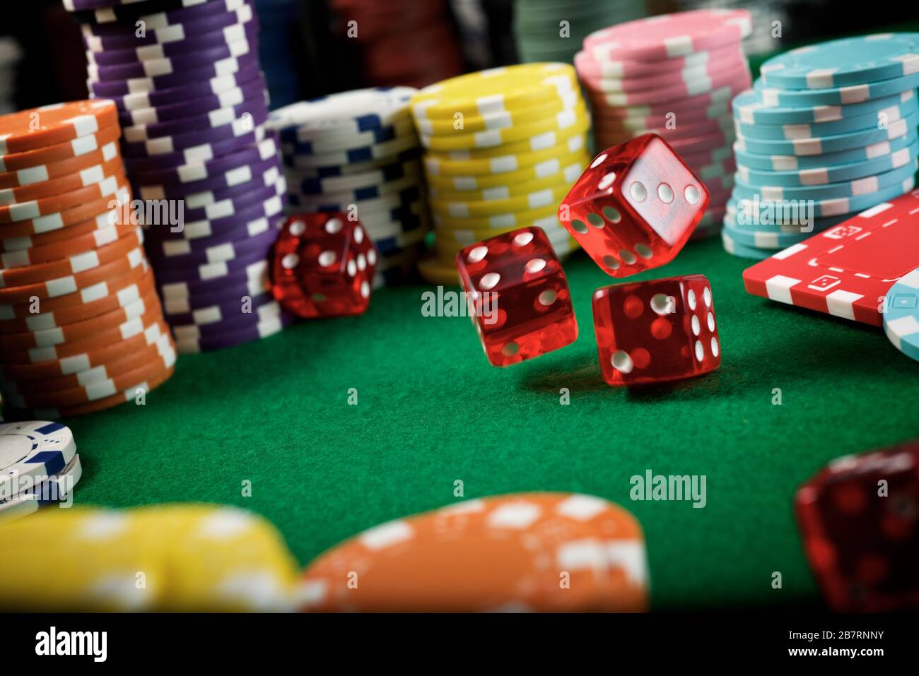 Rolling the dices on a game table in a Casino. Stockfoto