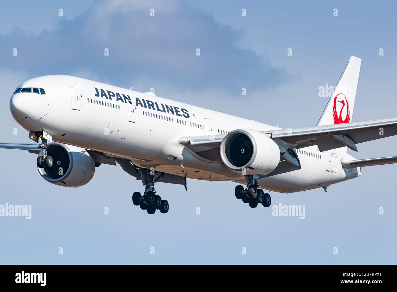 New York, USA - 29. Februar 2020: Japan Airlines Boeing 777 Flugzeug auf dem New Yorker John F. Kennedy Airport (JFK) in den USA. Boeing ist ein Flugzeugmanu Stockfoto