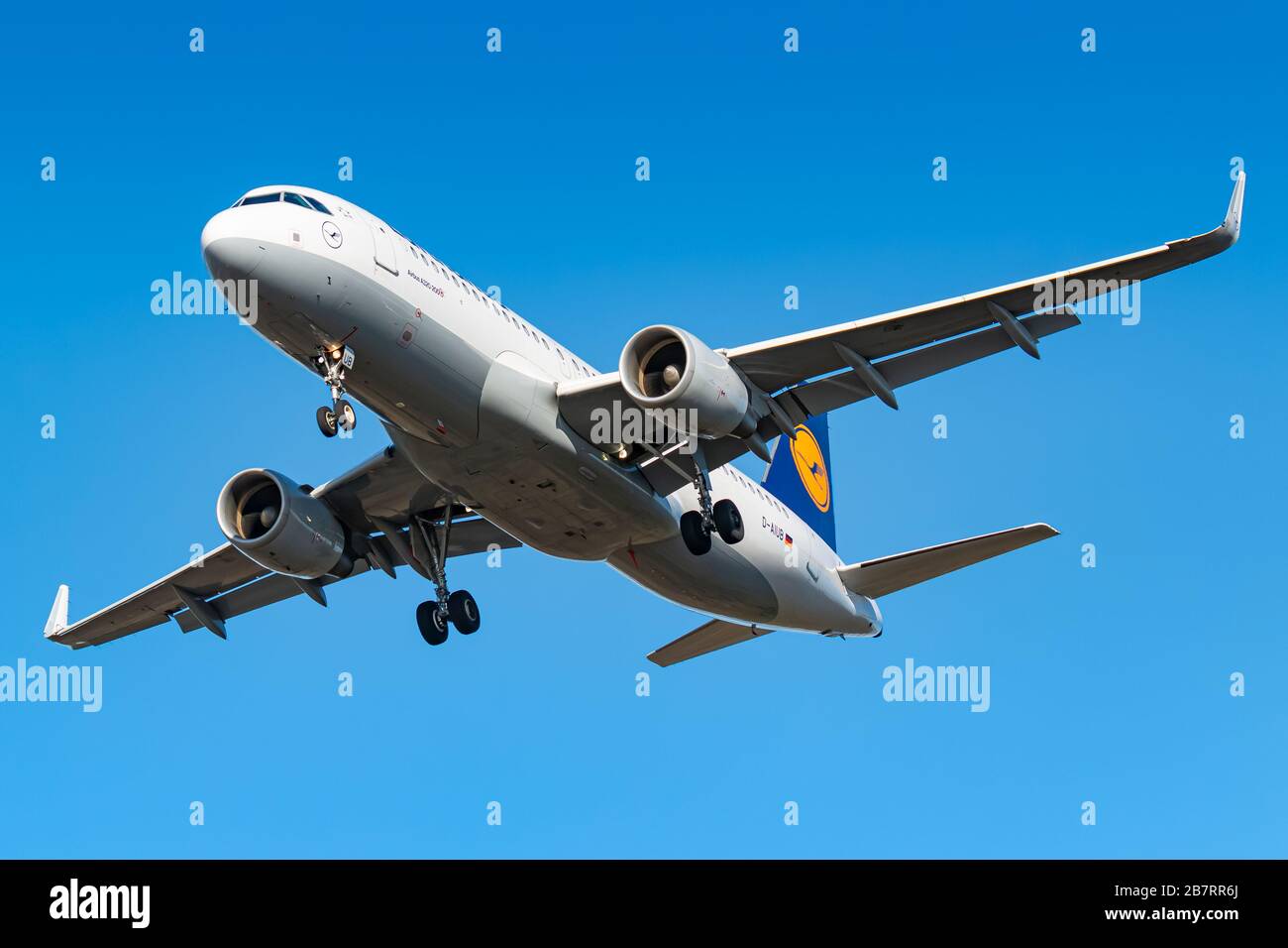 Frankfurt, 25. Februar 2020: Lufthansa Airbus A320 Flugzeug am Flughafen Frankfurt Int'l (FRA) in Deutschland. Airbus ist ein Flugzeughersteller Stockfoto