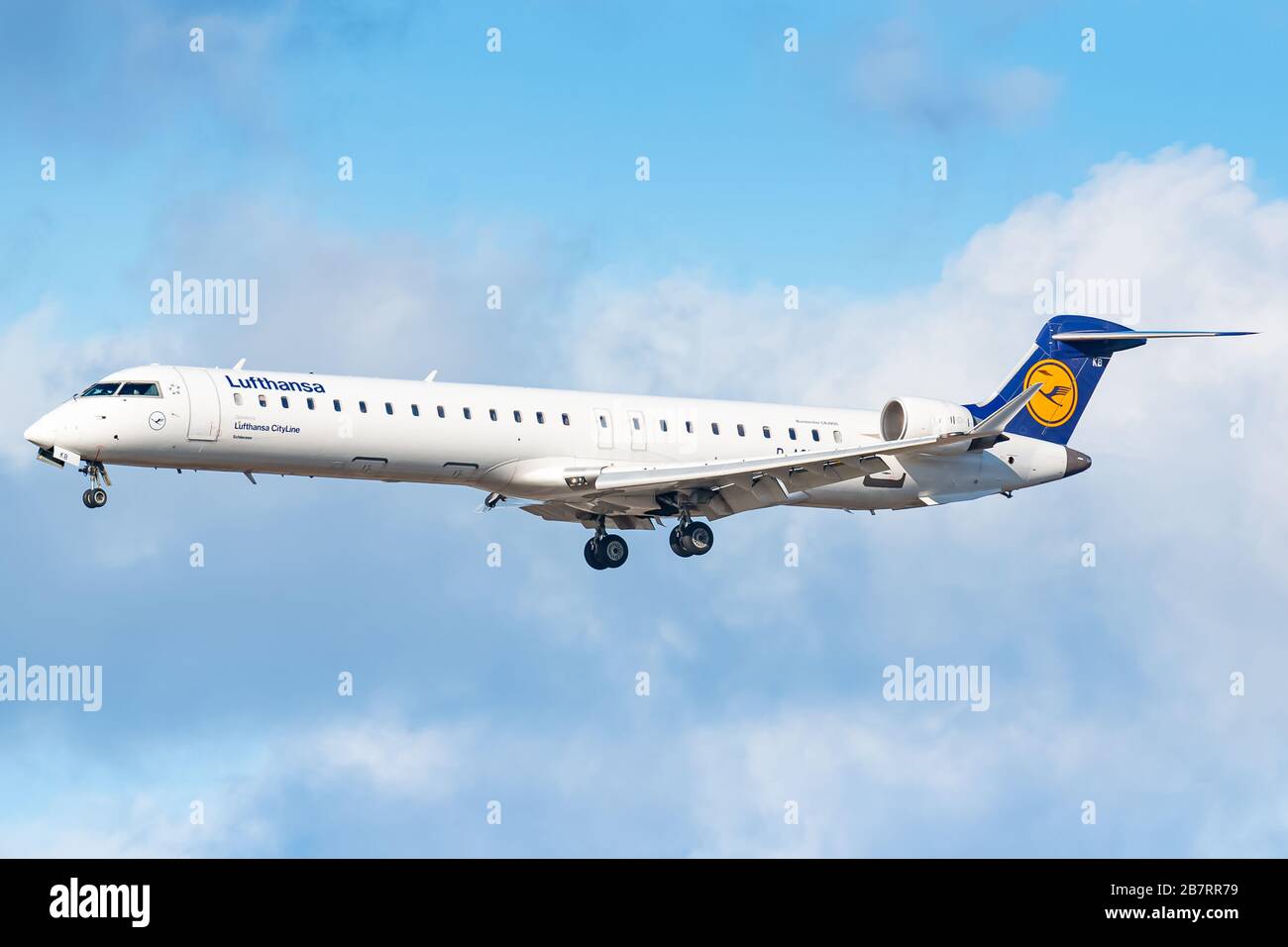 Frankfurt, 25. Februar 2020: Lufthansa CRJ-900 Flugzeug am Flughafen Frankfurt Int'l (FRA) in Deutschland. Bombardier ist ein Flugzeughersteller Stockfoto
