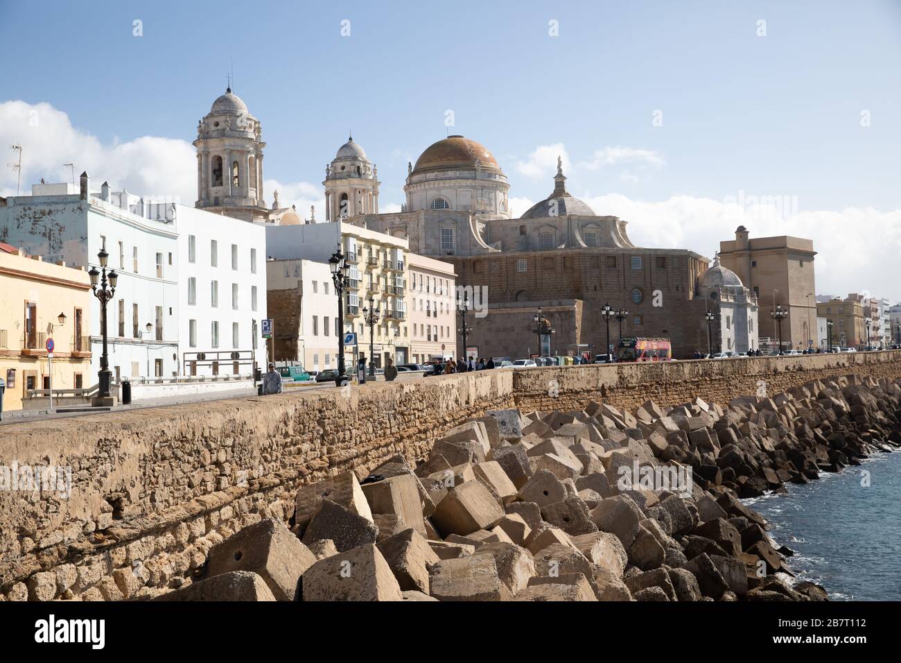 Blick entlang der Küste in Cadiz, Spanien Stockfoto