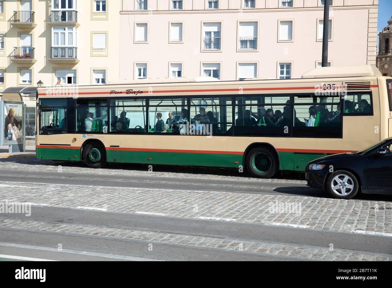 Ein lokaler Bus in Cadiz, Spanien Stockfoto