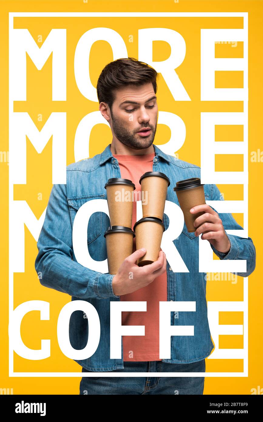 Ein gutaussehender Mann, der Papierbecher mit Kaffee hält, um mit mehr Kaffeeabbildung auf Gelb zu gehen Stockfoto