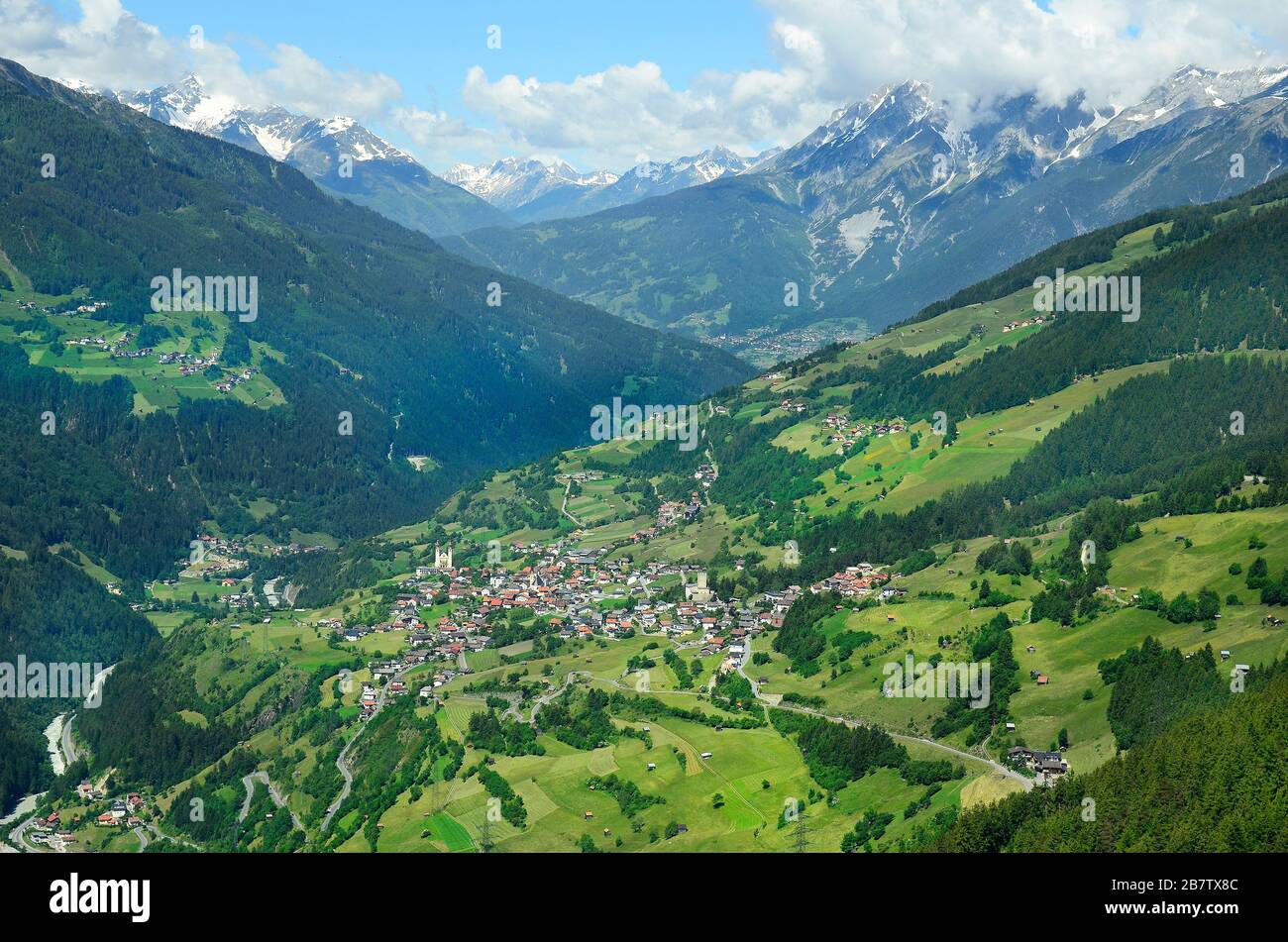 Fließ Stockfotos und -bilder Kaufen - Alamy