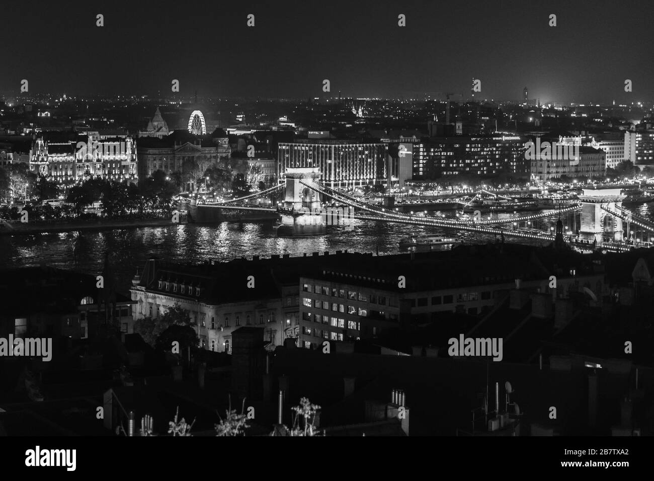 Vorderansicht von Buda bis zur Pest durch die Donau-Flussaue in Budapest, Ungarn. Stockfoto