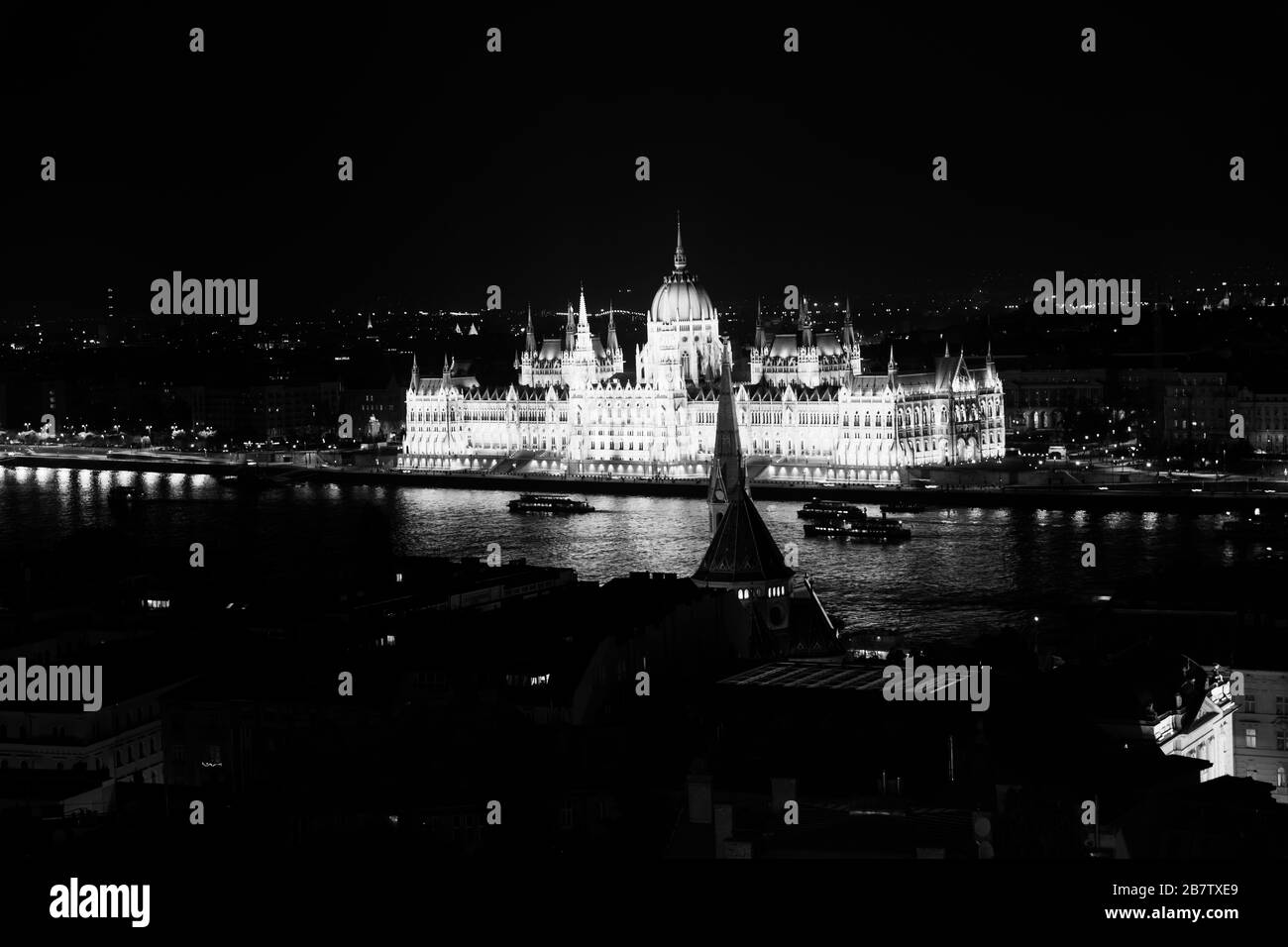 Vorderansicht von Buda bis zur Pest durch die Donau-Flussaue in Budapest, Ungarn. Stockfoto