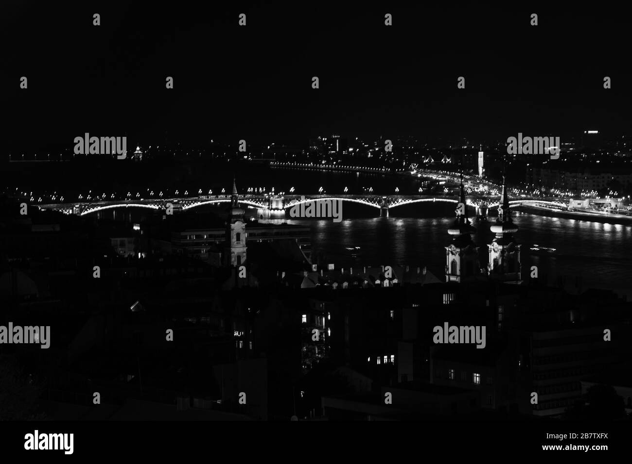 Vorderansicht von Buda bis zur Pest durch die Donau-Flussaue in Budapest, Ungarn. Stockfoto