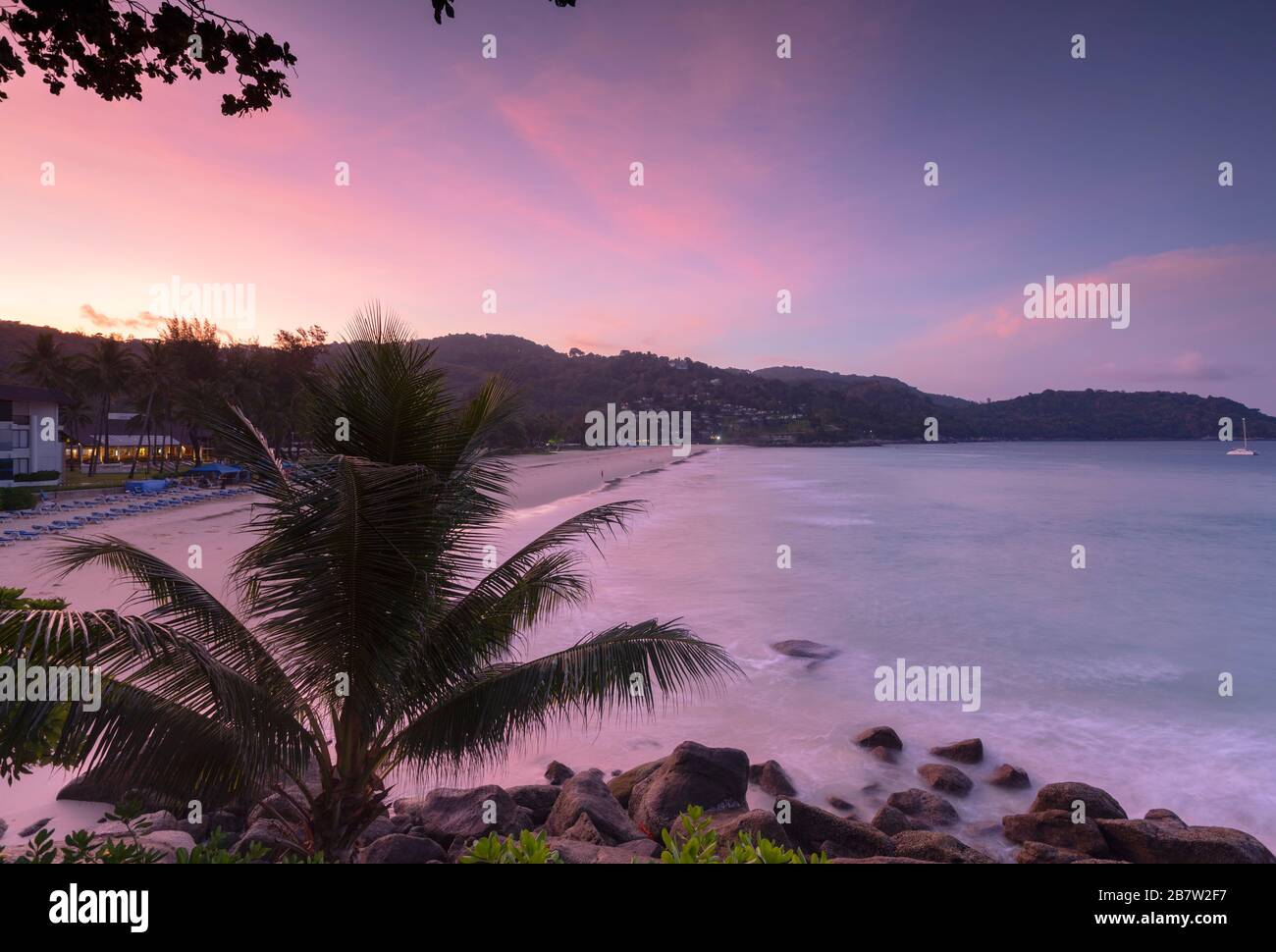 Kata Noi Beach bei Sonnenaufgang, Phuket, Thailand Stockfoto
