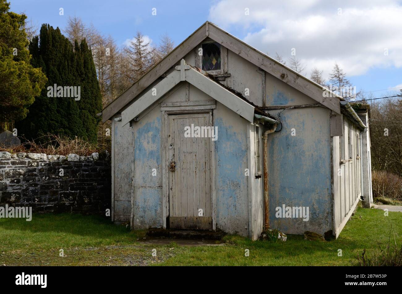 Alte Kirchenhalle, die noch in der St Michaels Church Llanfihangel Rhos Y Corn Gwernogle Brechfa Forest Carmarthenshire Wales Cymru UK in Gebrauch ist Stockfoto