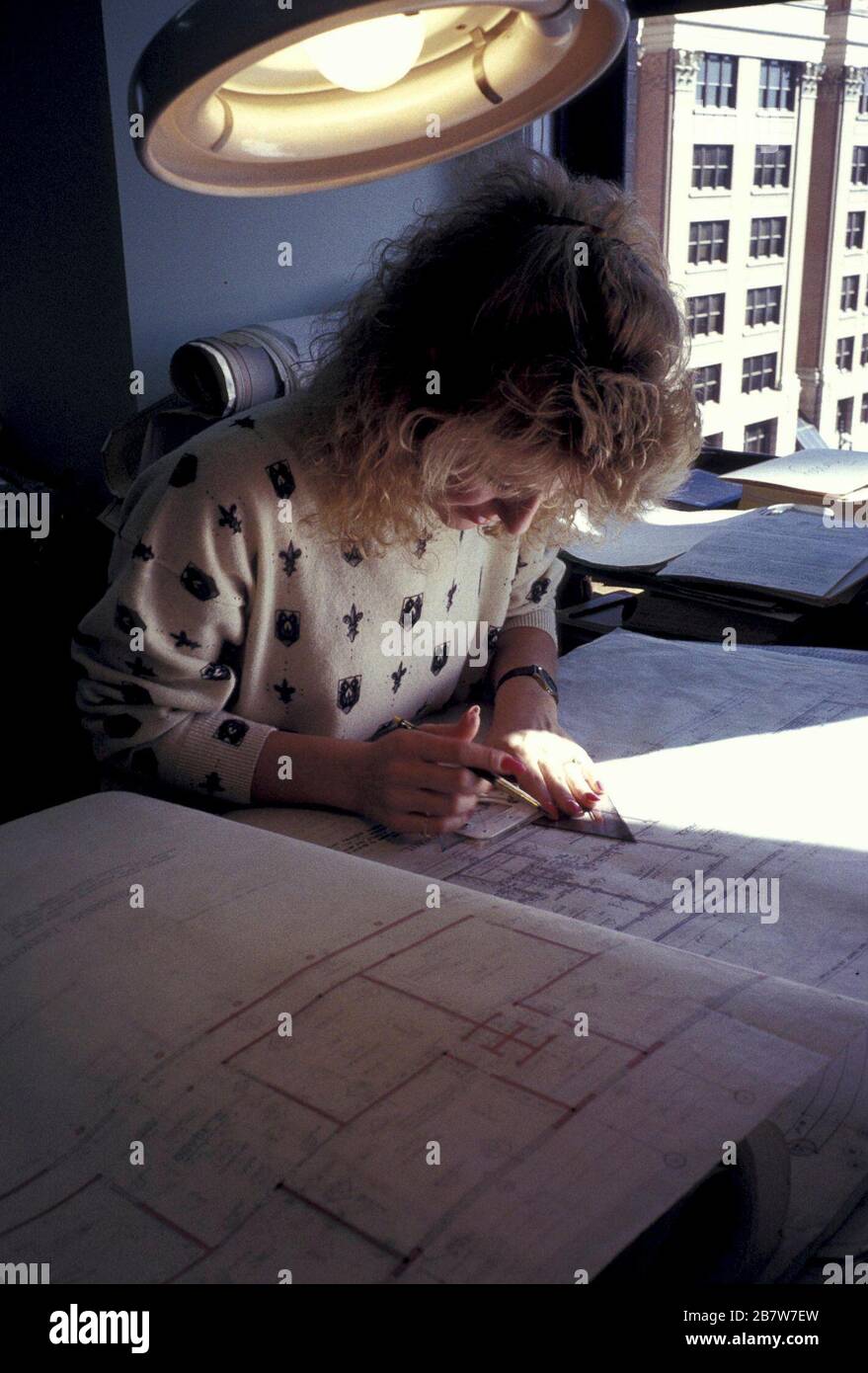 Austin, Texas USA: Architekturstudentin bei der Arbeit an Schulplänen. HERR ©Bob Daemmrich Stockfoto