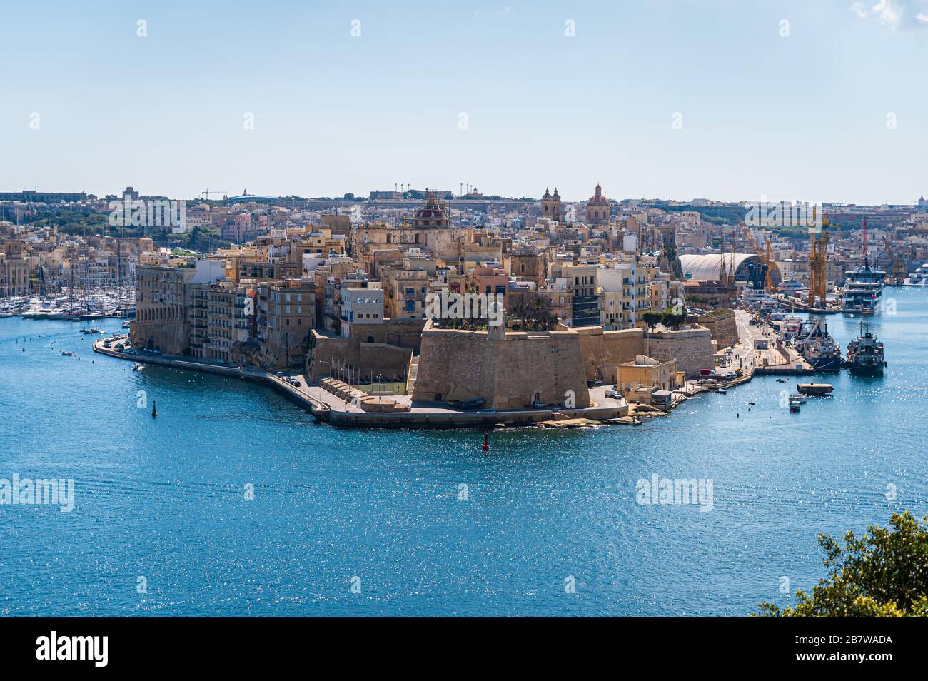 Blick auf Fort St Angelo aus Valletta, Malta Stockfoto