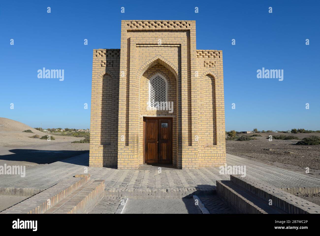 Alow PIR-Schrein, Teil der Hauptstadt von Khwarazm im Achämenidenreich, dem ersten Perserreich. Heute in Kunya Urgench, Turkmenistan, angesiedelt. Stockfoto