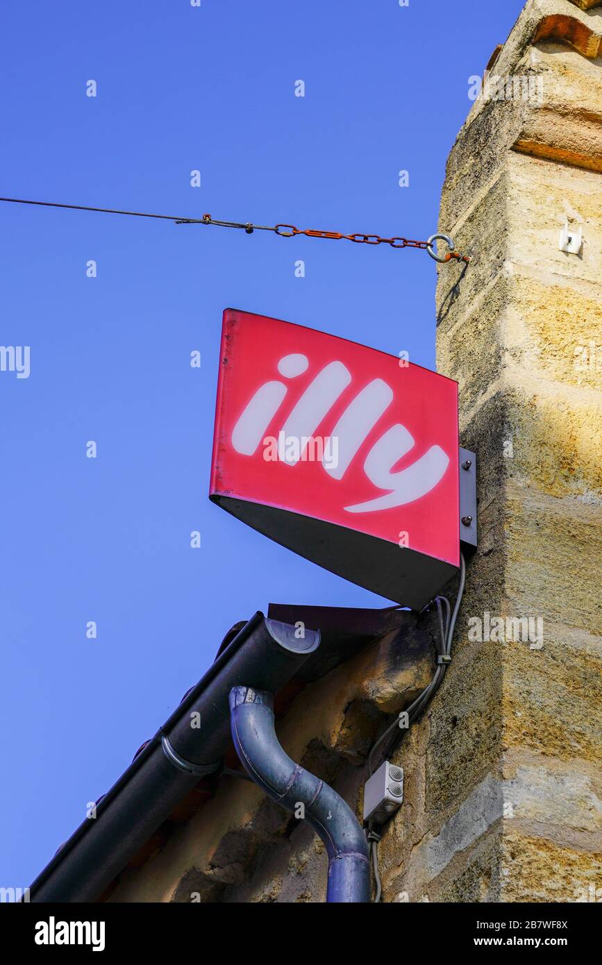 Bordeaux, Aquitanien/Frankreich - 01 04 2019: Sign Logo Café Illy Coffee Shop führende italienische Kaffeehersteller Markenrestaurant in der Stadt Straße Stockfoto