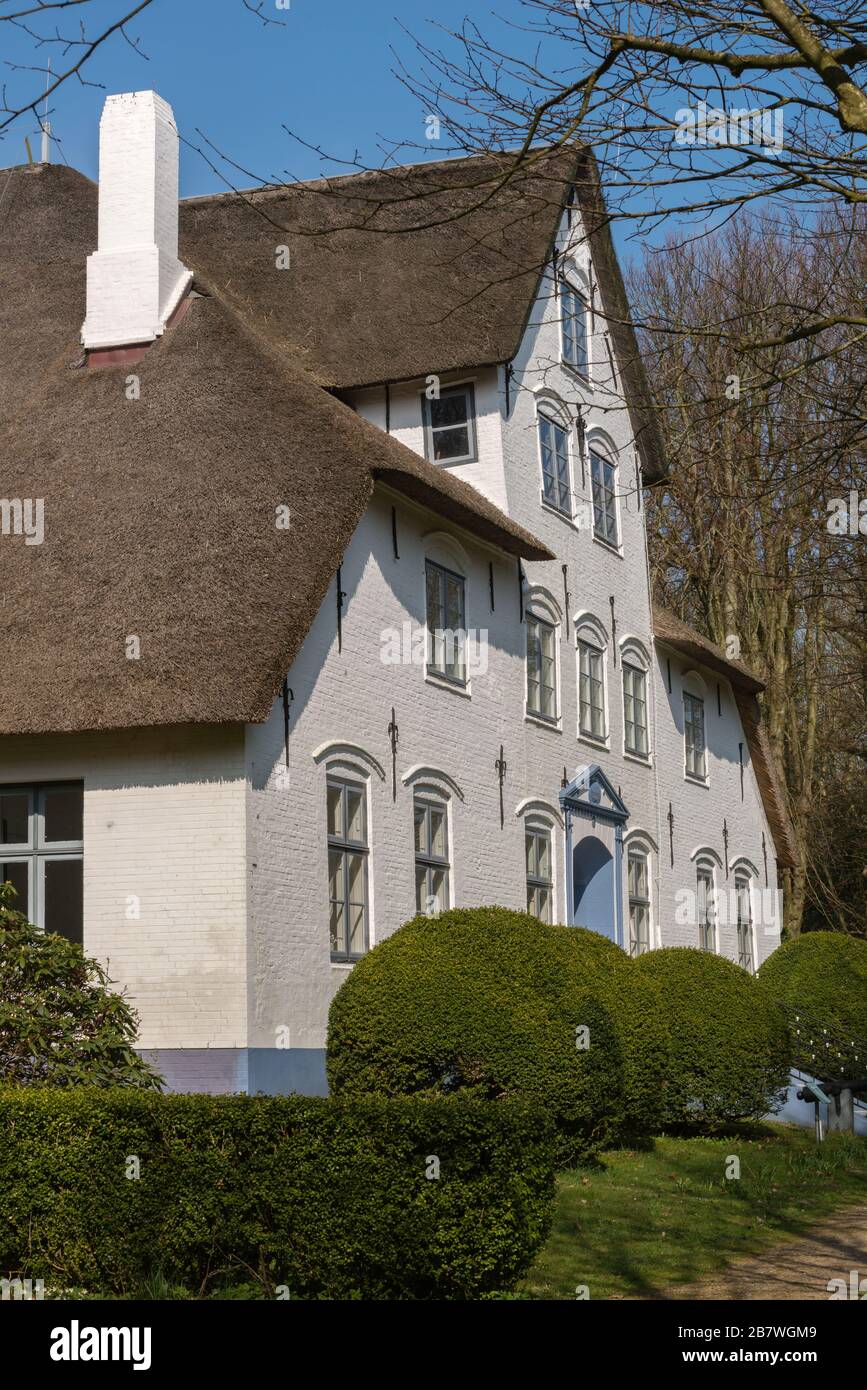 Haubarg Hochdorf, ehemals reiches Bauernhaus von 1764, heute Ferienhäuser zu vermieten, Tating, Eiderstedt, Nordfriesland, Schleswig-Holstein, Deutschland Stockfoto