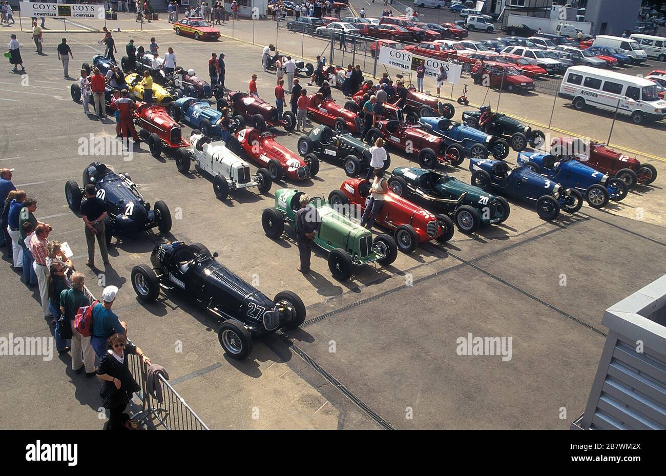 Auf dem Coys International Festival 1996 in Silverstone UK werden Oldtimer des Grand Prix vorgestellt Stockfoto