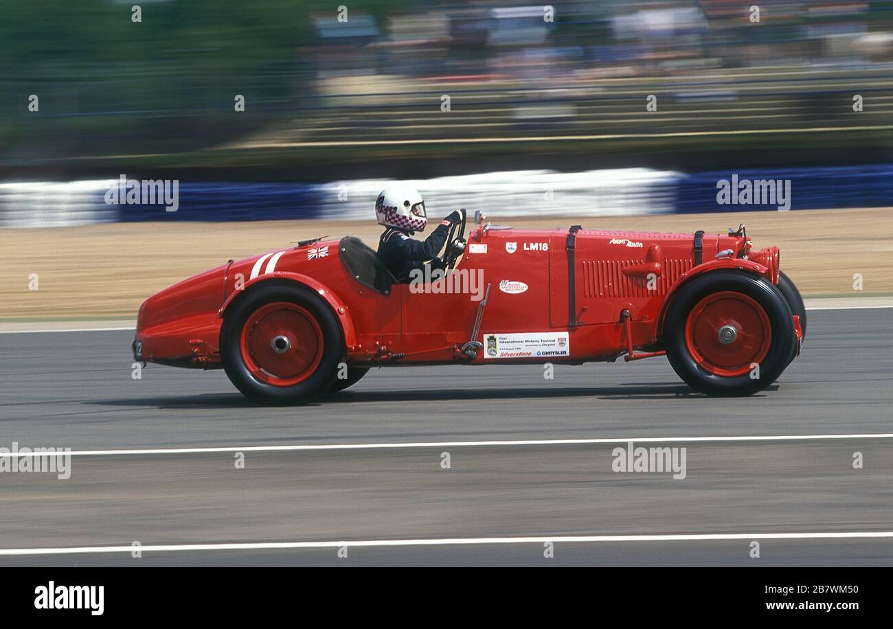 Alte Aston martin Rennwagen auf dem Coys International Festival 1996 in Silverstone UK Stockfoto