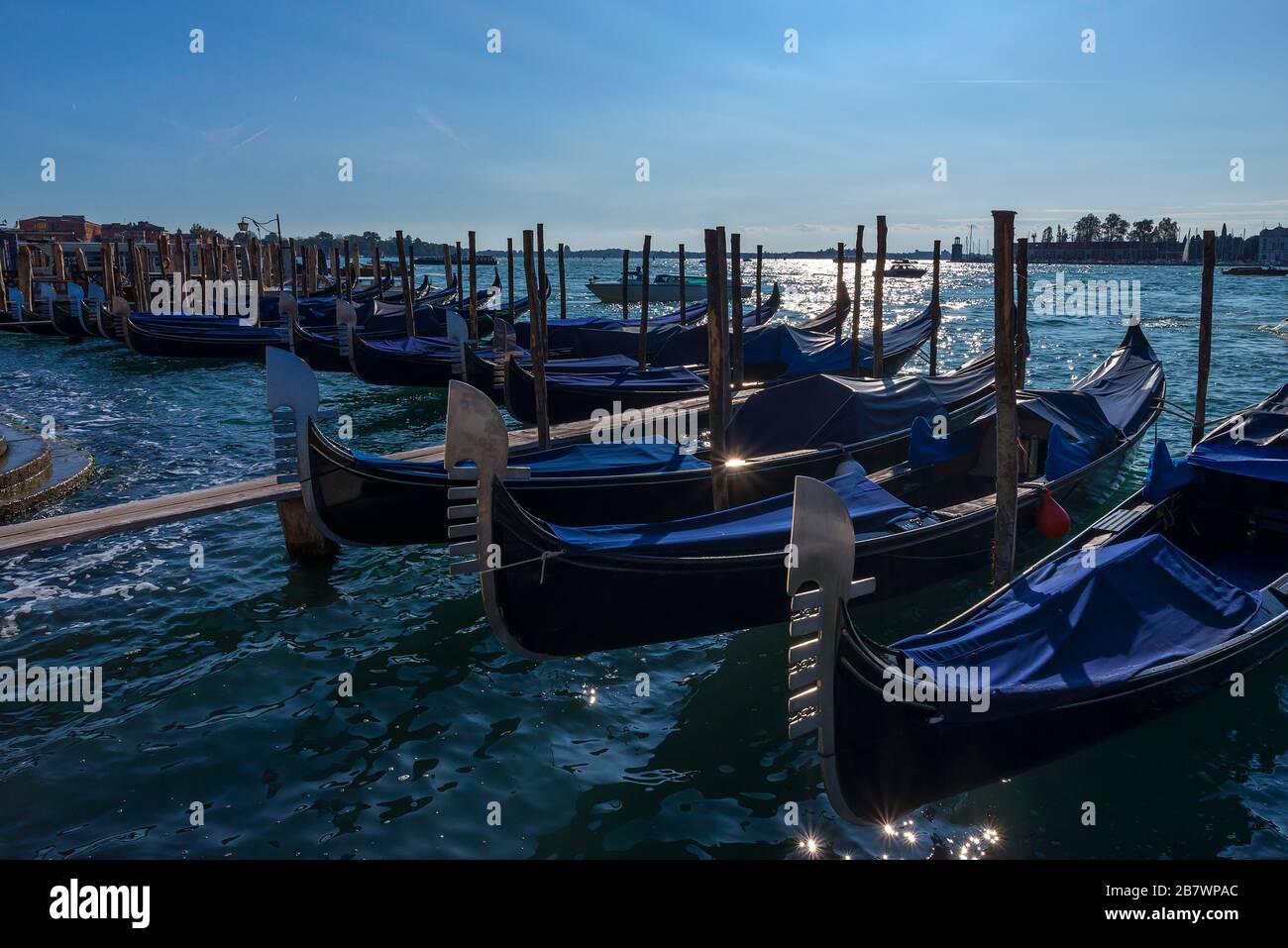 Liegeplätze für Gondeln, Venedig, Venetien, Italien Stockfoto