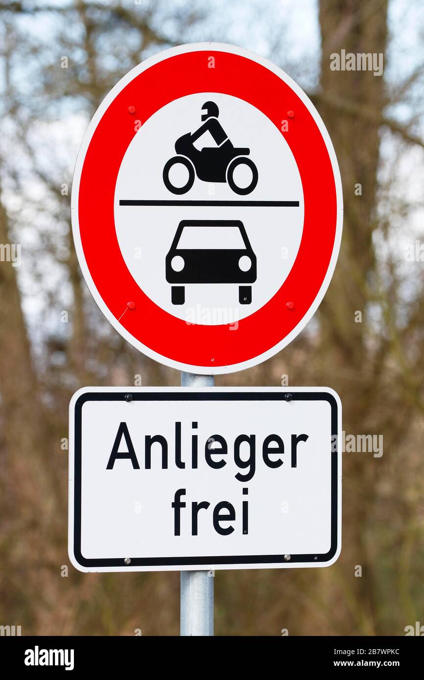 Verkehrszeichenbewohnerfrei, Zutritt für nicht autorisierte Fahrzeuge wie Motorräder und Autos verboten, Schleswig-Holstein, Deutschland Stockfoto